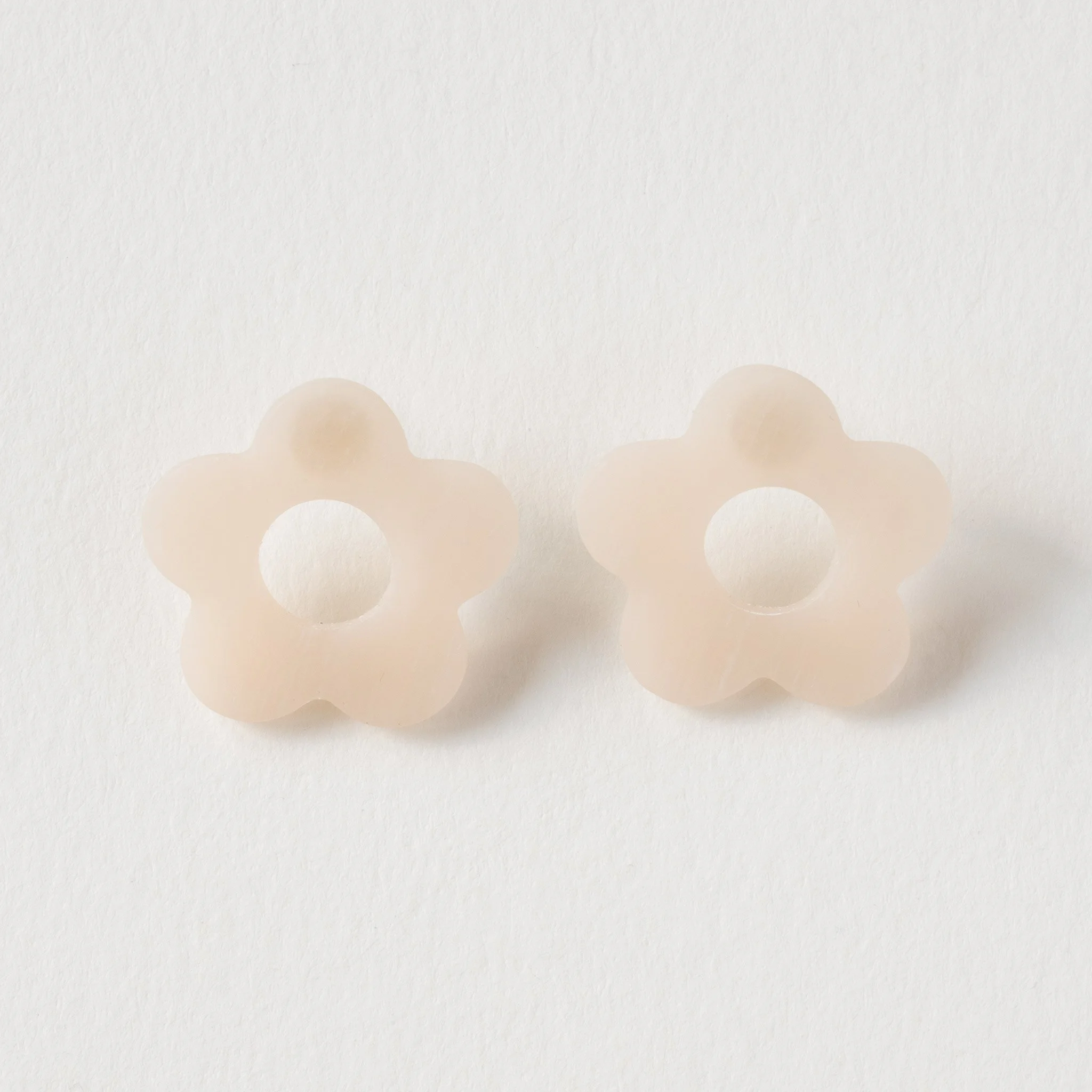 avu daisy studs ecru.jpg