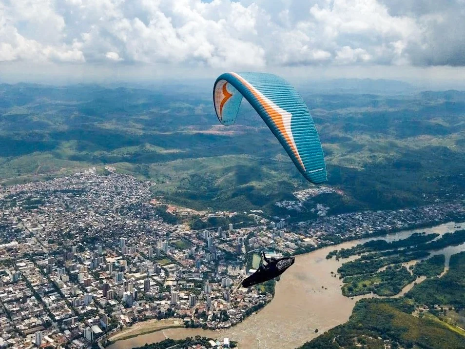 Paragliding+in+Governador+Valadares.jpg