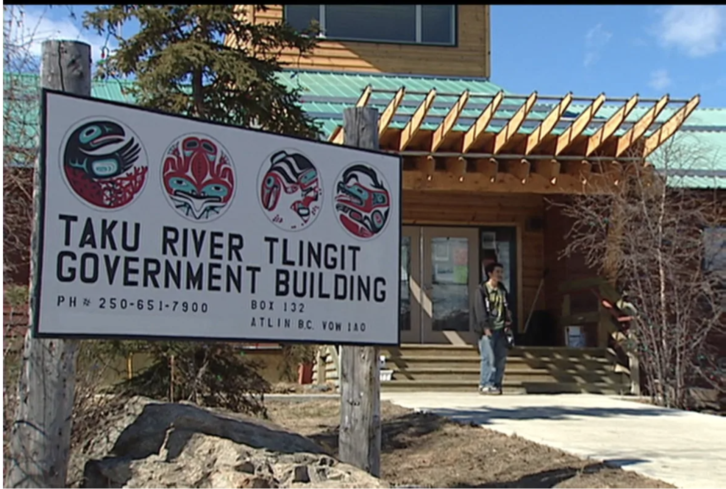 The report sings the praises of the local development arm of the Taku River Tlingit First Nation, which ensured local workers benefited from working alongside hired contractors. (CBC)