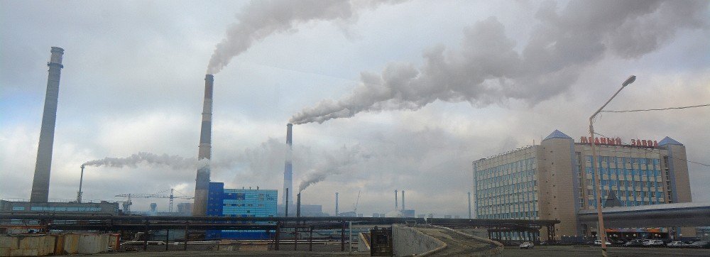 The Nadezhda plant in Norilsk emits sulfur dioxide pollution. (Thomas Nilsen / The Independent Barents Observer)