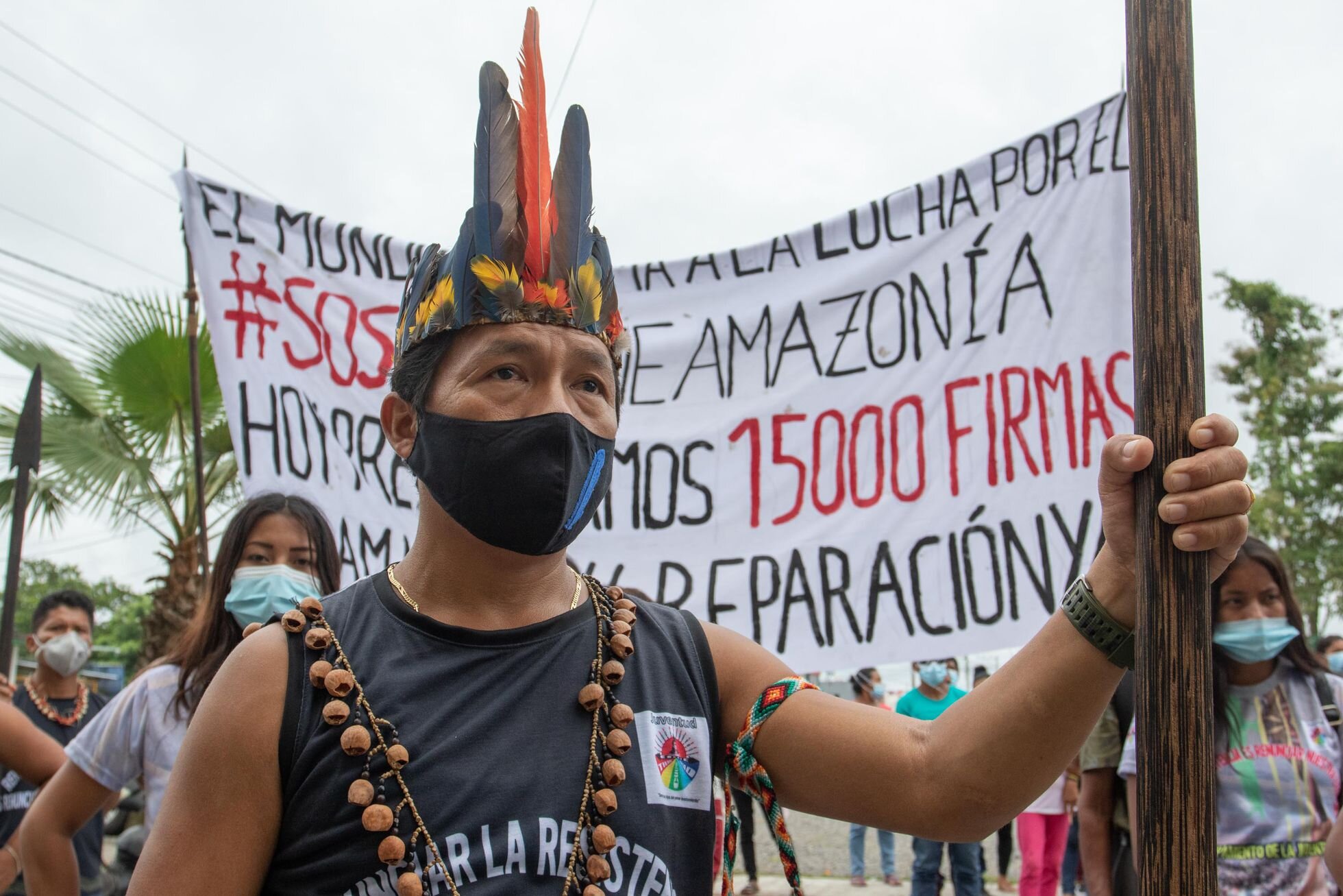 The presentation of 15,000 signatures in support of the victims of the spill on December 20, 2020.IVÁN CASTANIEDA / AGENCIA TEGANTAI