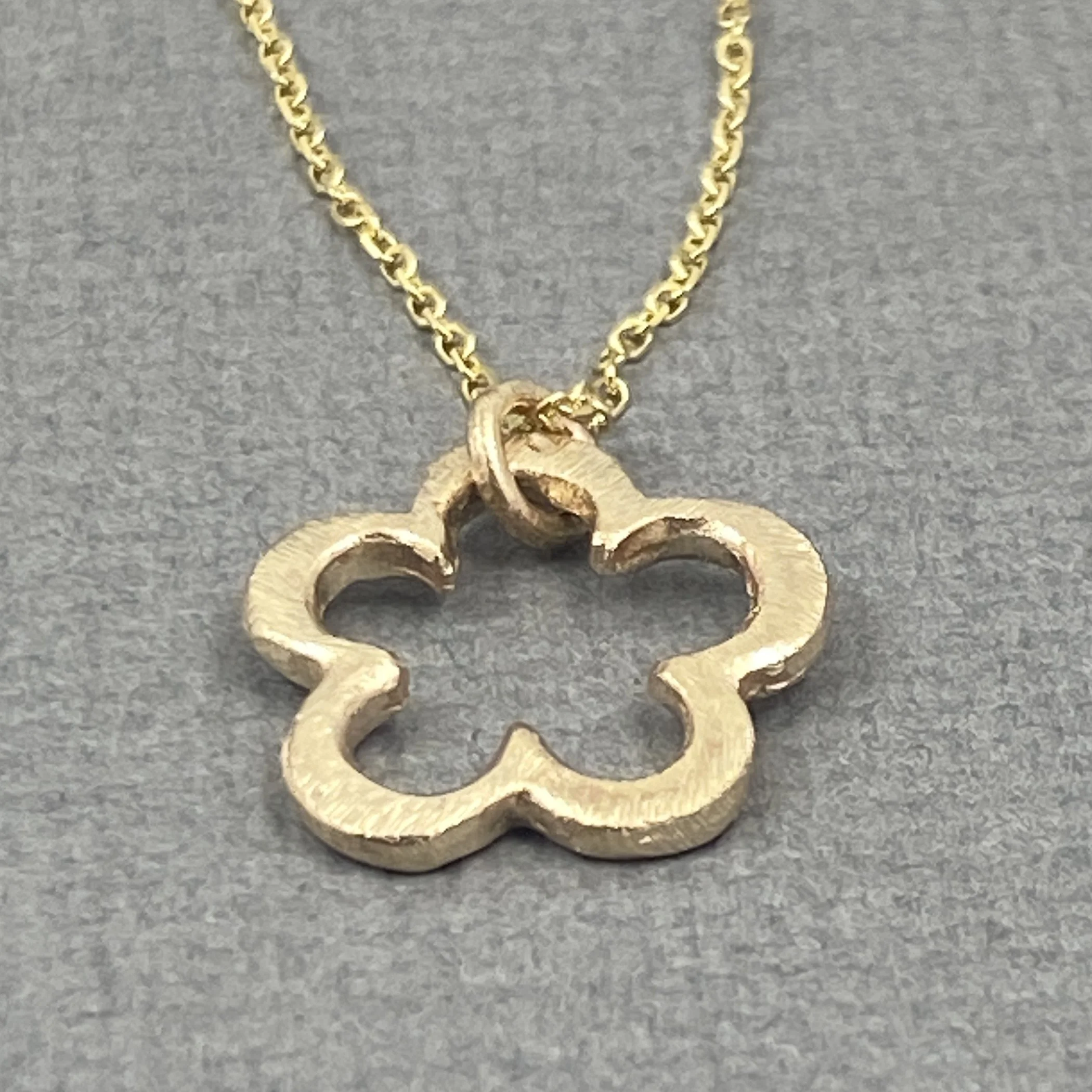 flowerneckgold2.jpg