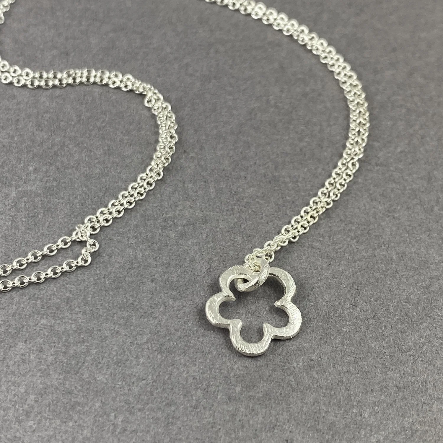 tinyflowerpendant1.jpg