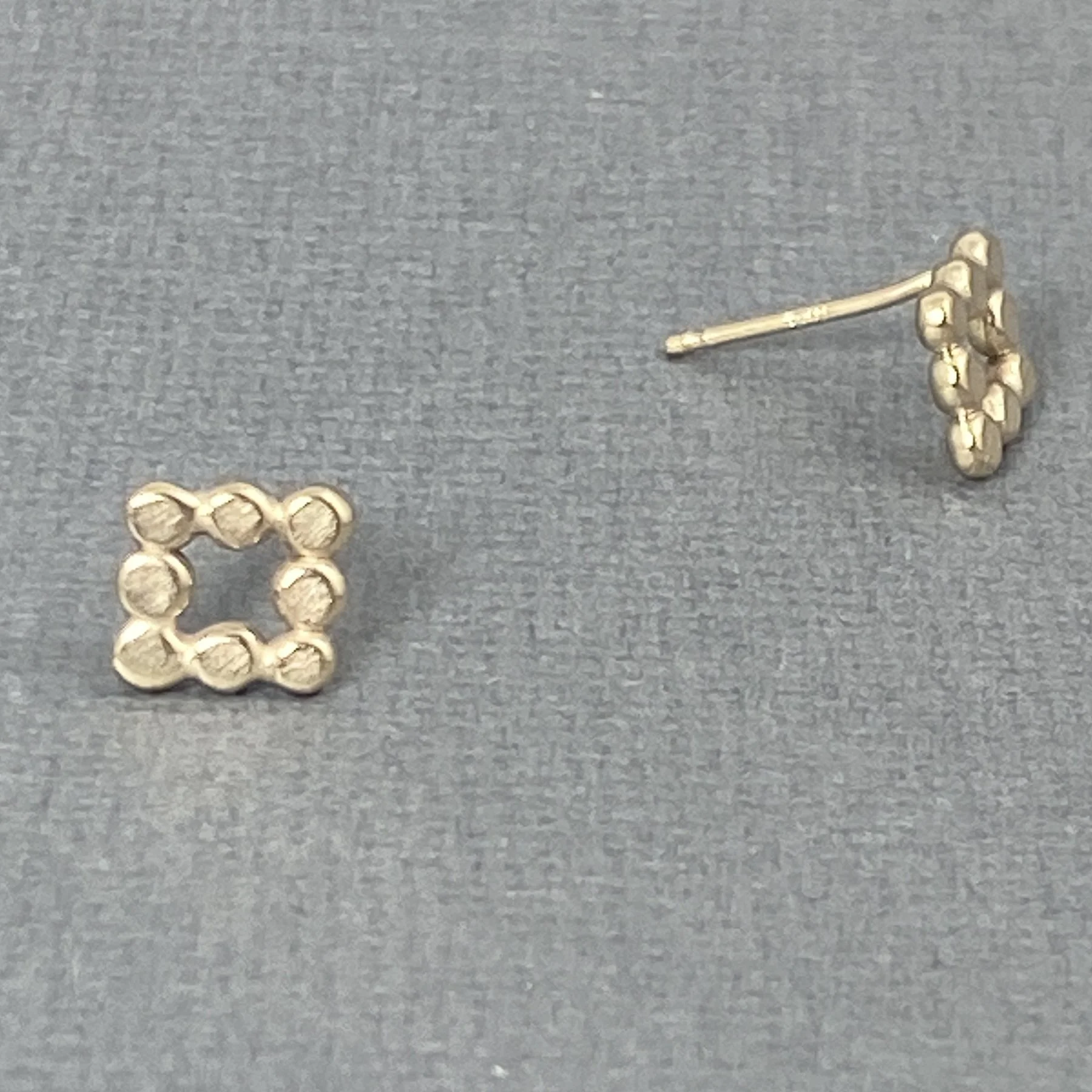 golddotstuds4.jpg