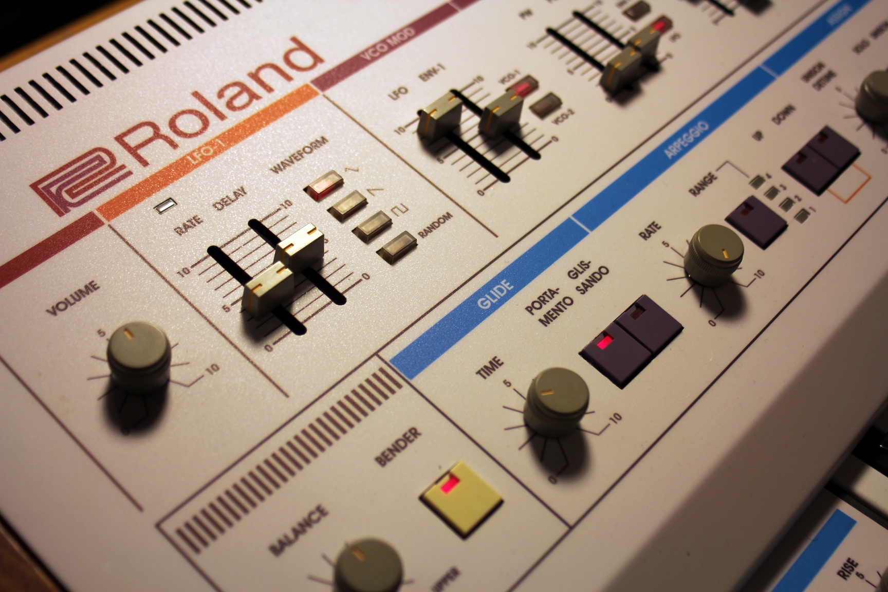 roland-jp-6-panel-2.jpg