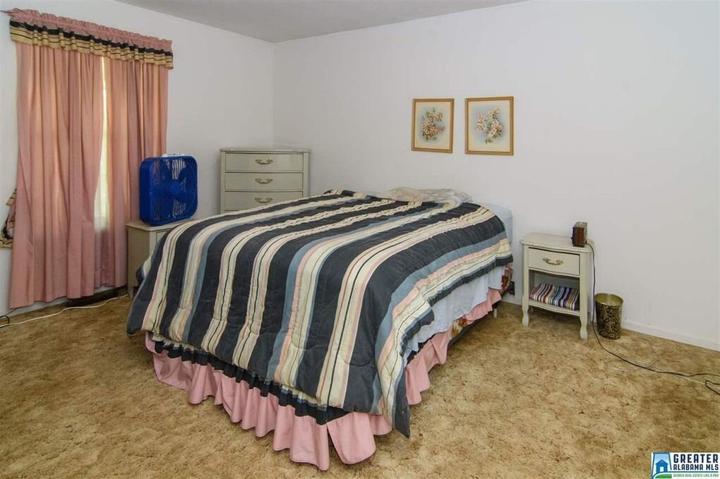 bedroom 6.jpg