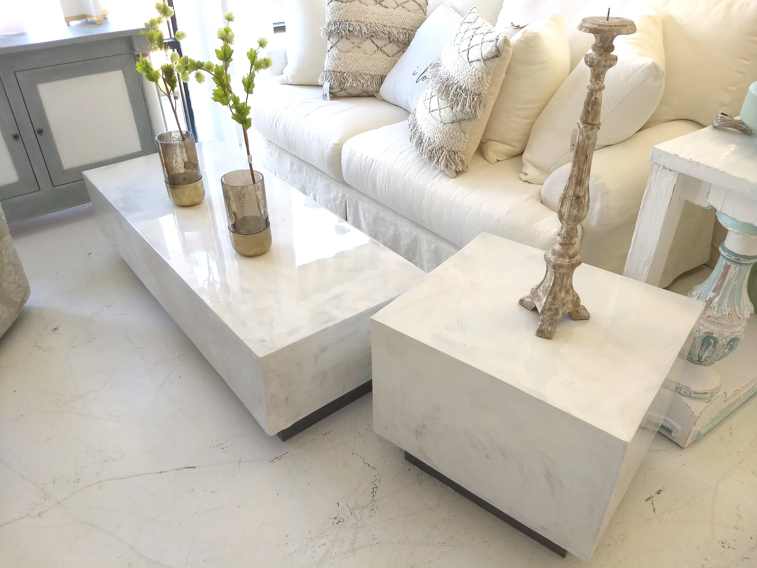 Acrylic coffee table and end table