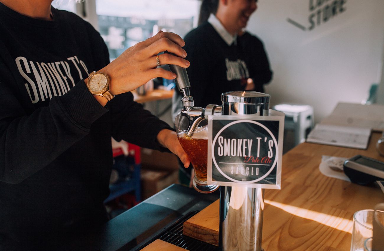 Bartender_pours_a_beer.jpg.1300x850_q80_crop-smart_upscale.jpg