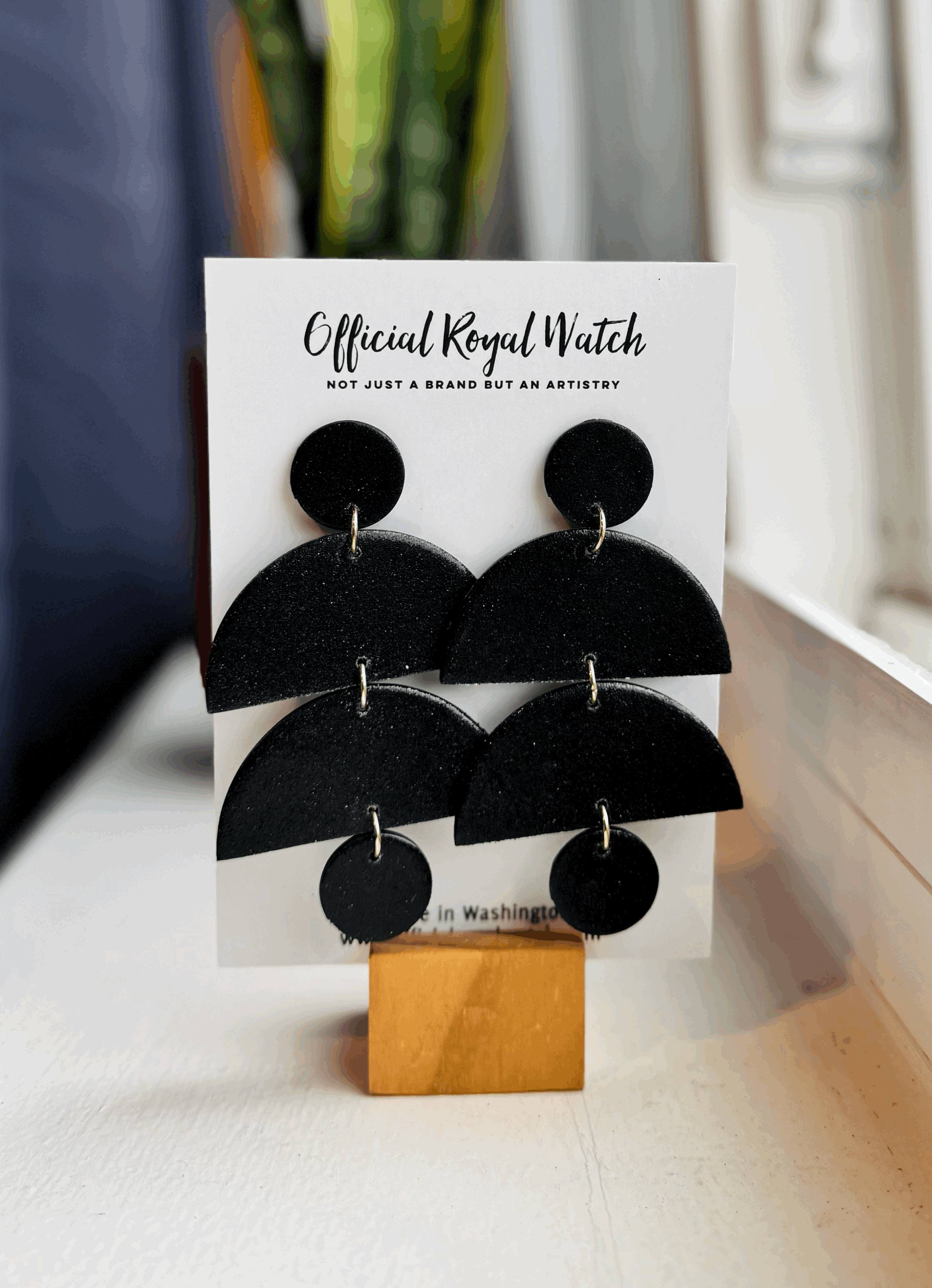 NYE: Smoochie Dangle