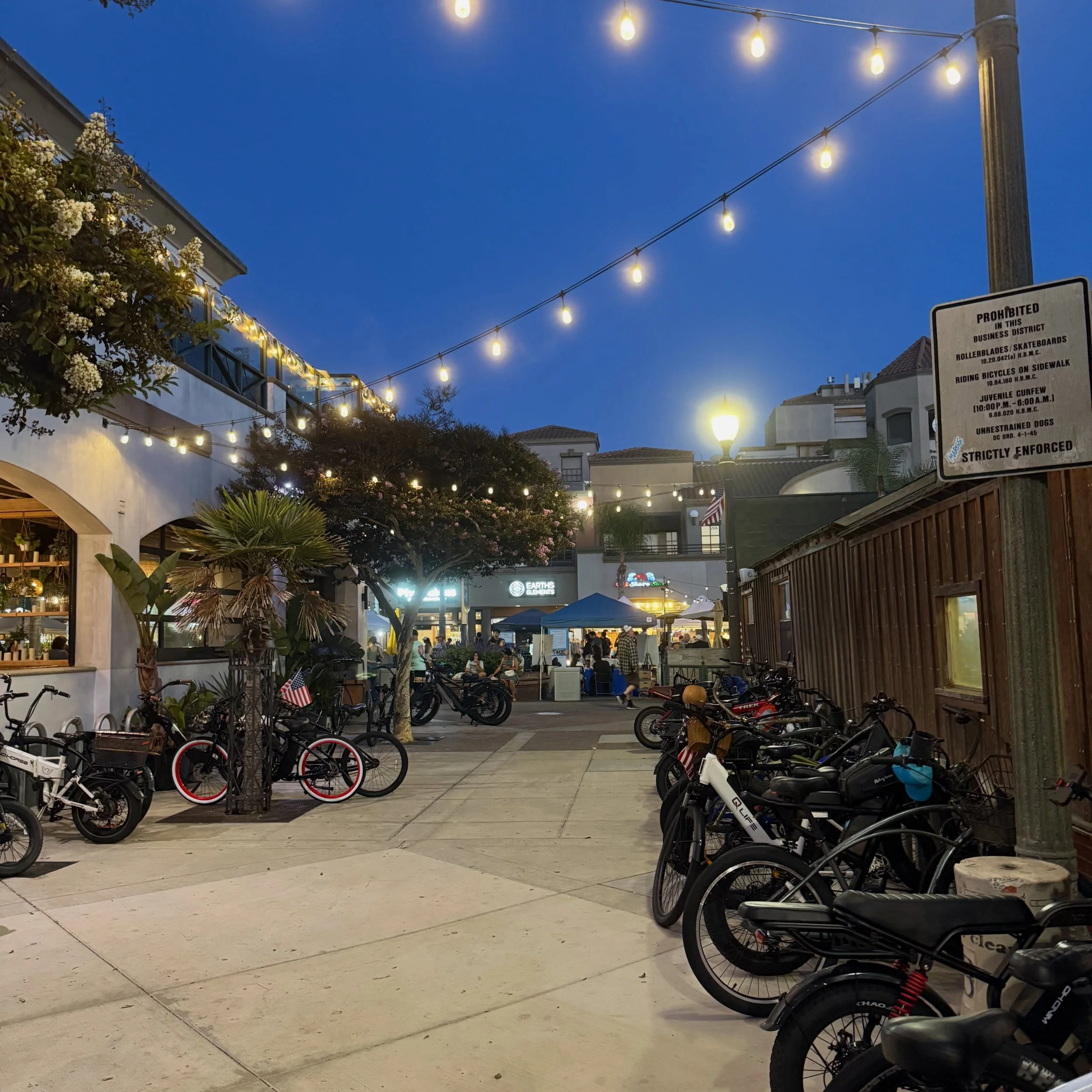 New bistro lights now illuminate the mid-block pedestrian walkway connecting Main Street and 5th Street in Downtown Huntington Beach. 

Located between Longboards and Sandbar on Main Street and between Cruisers and Sur Coffee on 5th Street, this bree