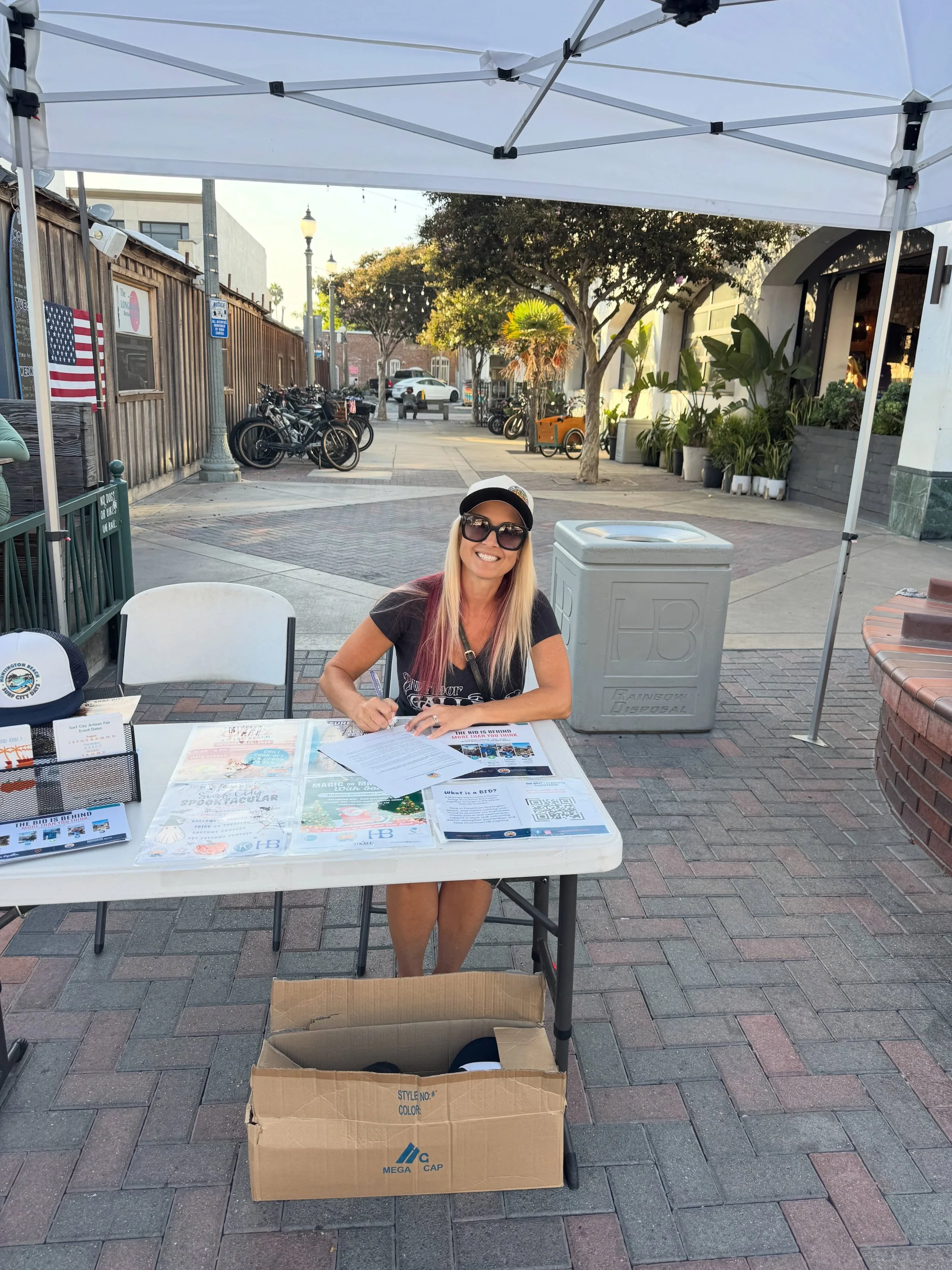 A step toward welcoming visitors to Downtown Huntington Beach! 🏄 

Kari Ivey, President of HB Downtown Business Improvement District, signs the HB BID&rsquo;s letter of support for the proposed &ldquo;Welcome to Huntington Beach&rdquo; sign planned 