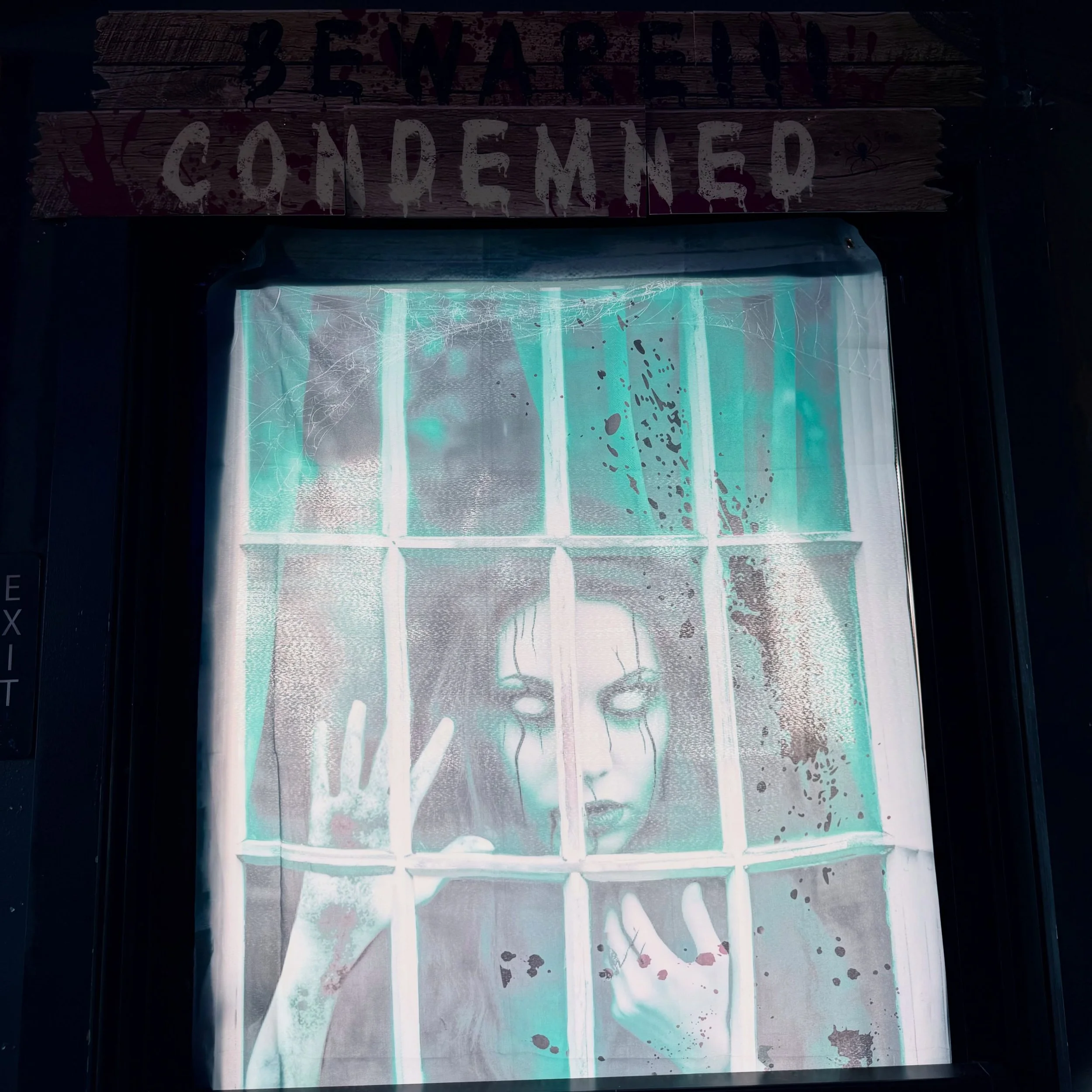 When it comes to Halloween, Cruiser&rsquo;s spared no detail. 🦇

Cruiser&rsquo;s Huntington Beach has gone all out for their Halloween pop-up Nightmare on 5th St! A creepy, dark Halloween takeover with eerie d&eacute;cor and spooky details in every 
