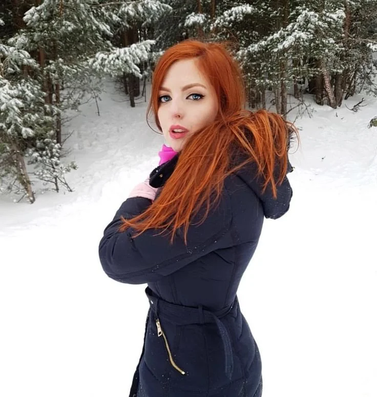 147- Icy Girl Snow Red.jpg