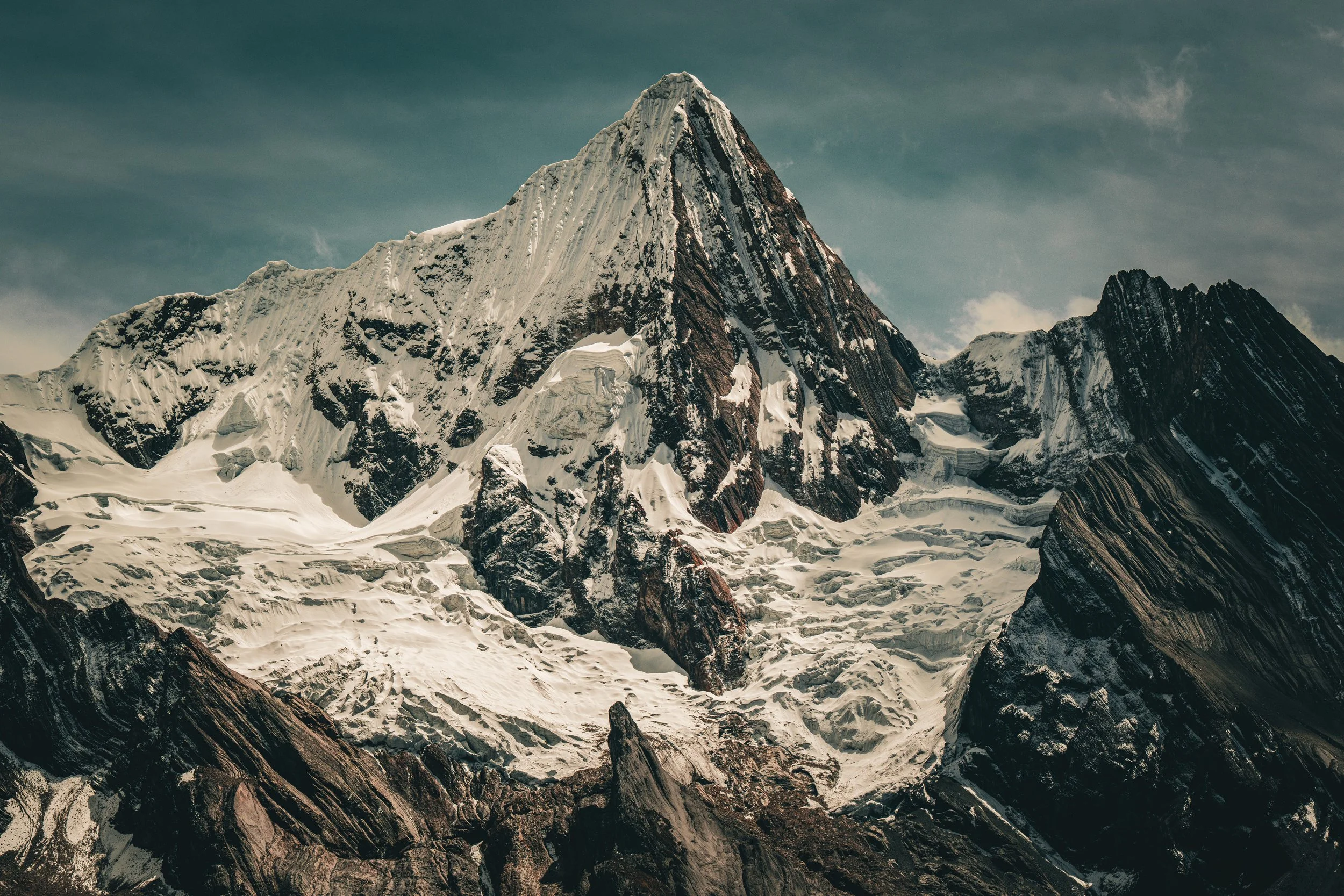 Jirishanca Chico (5,446 m).