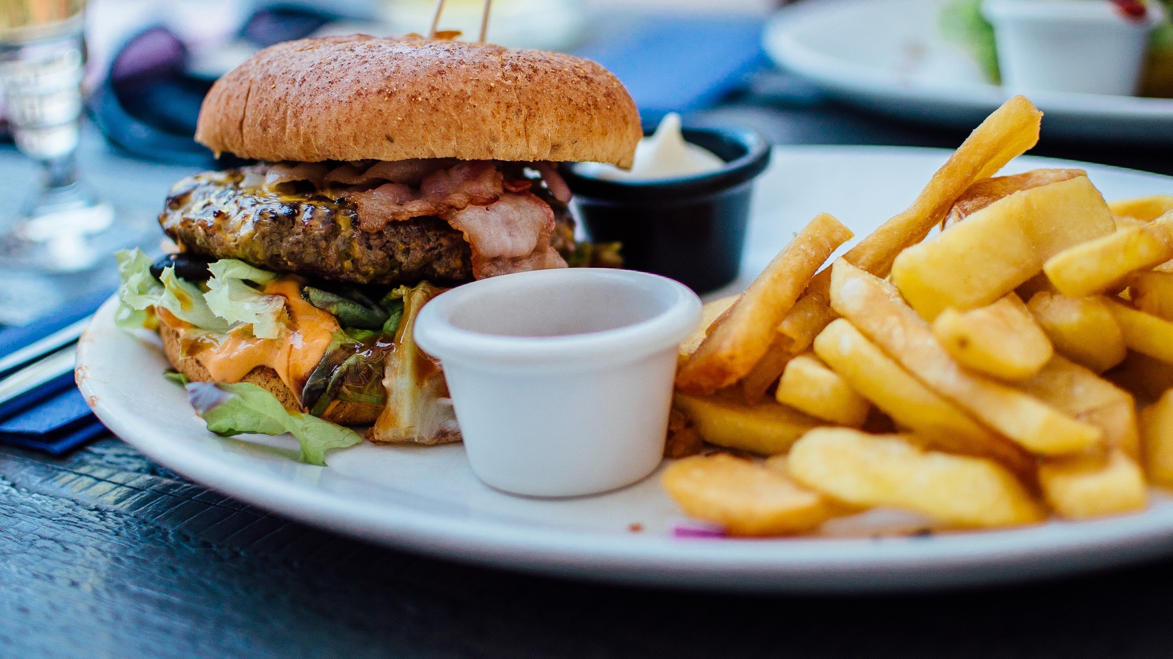 chips-dinner-fast-food-70497.jpg