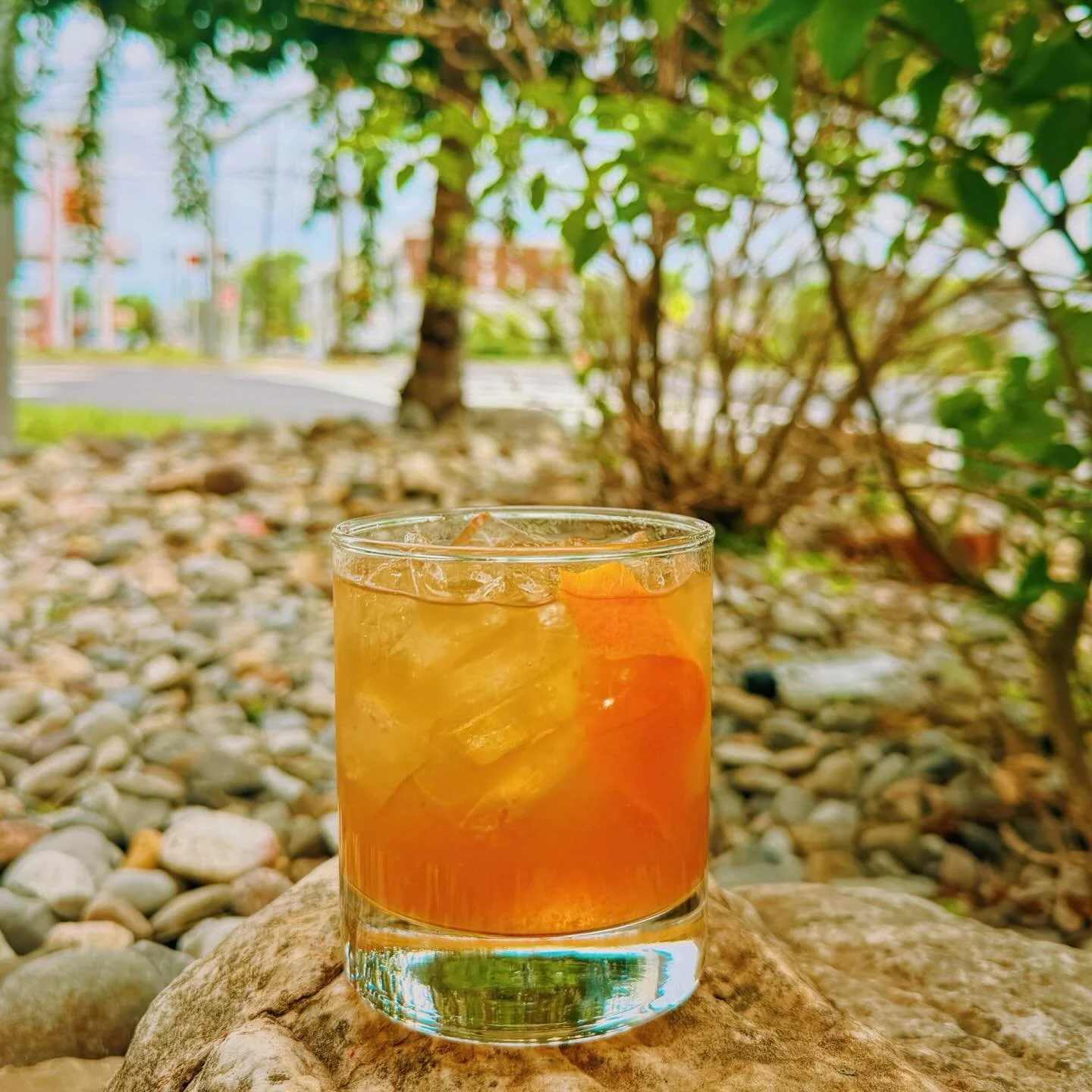 🍑 Just Peachy Old Fashioned 🍑

Feelin&rsquo; a little peachy tonight? We got you. 😉

🥃 Bulleit Rye Whiskey
🍑 Cr&egrave;me de P&ecirc;che
🍯 Homemade Peach Syrup
✨ Peach Bitters

Smooth, slightly sweet, and dangerously easy to drink&hellip; basic