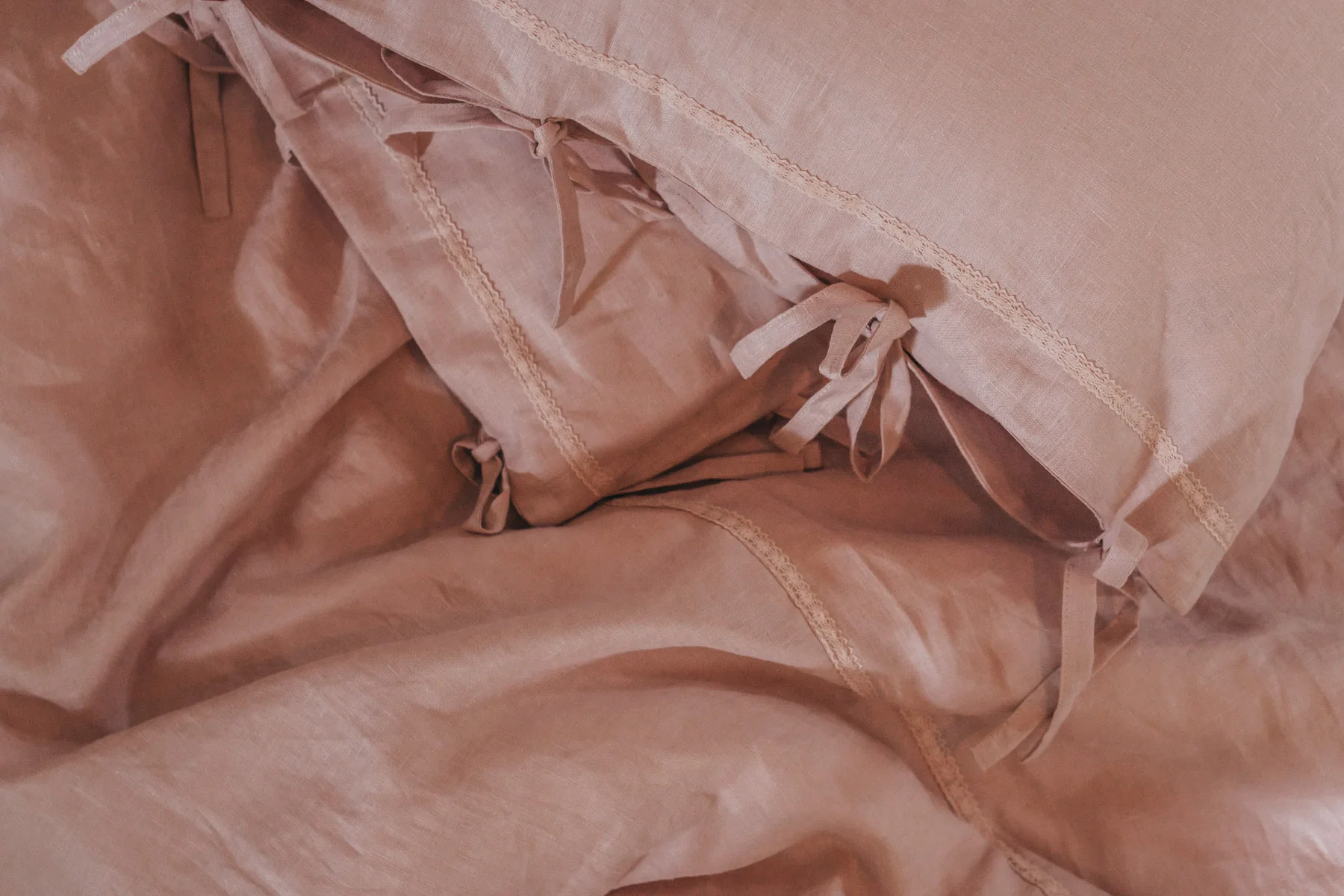 Keira-Mason-in-between-the-sheets-pink-details.jpg