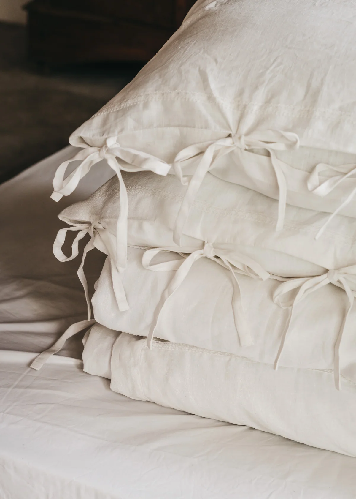 Keira-Mason-in-between-the-sheets-vintage-details.jpg