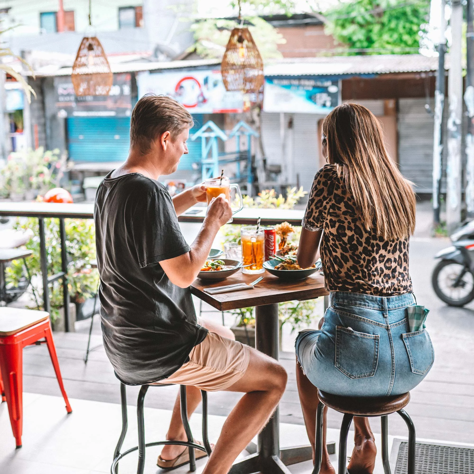 keira-mason-bangkok-hustle-people-at-cafe-table.jpg