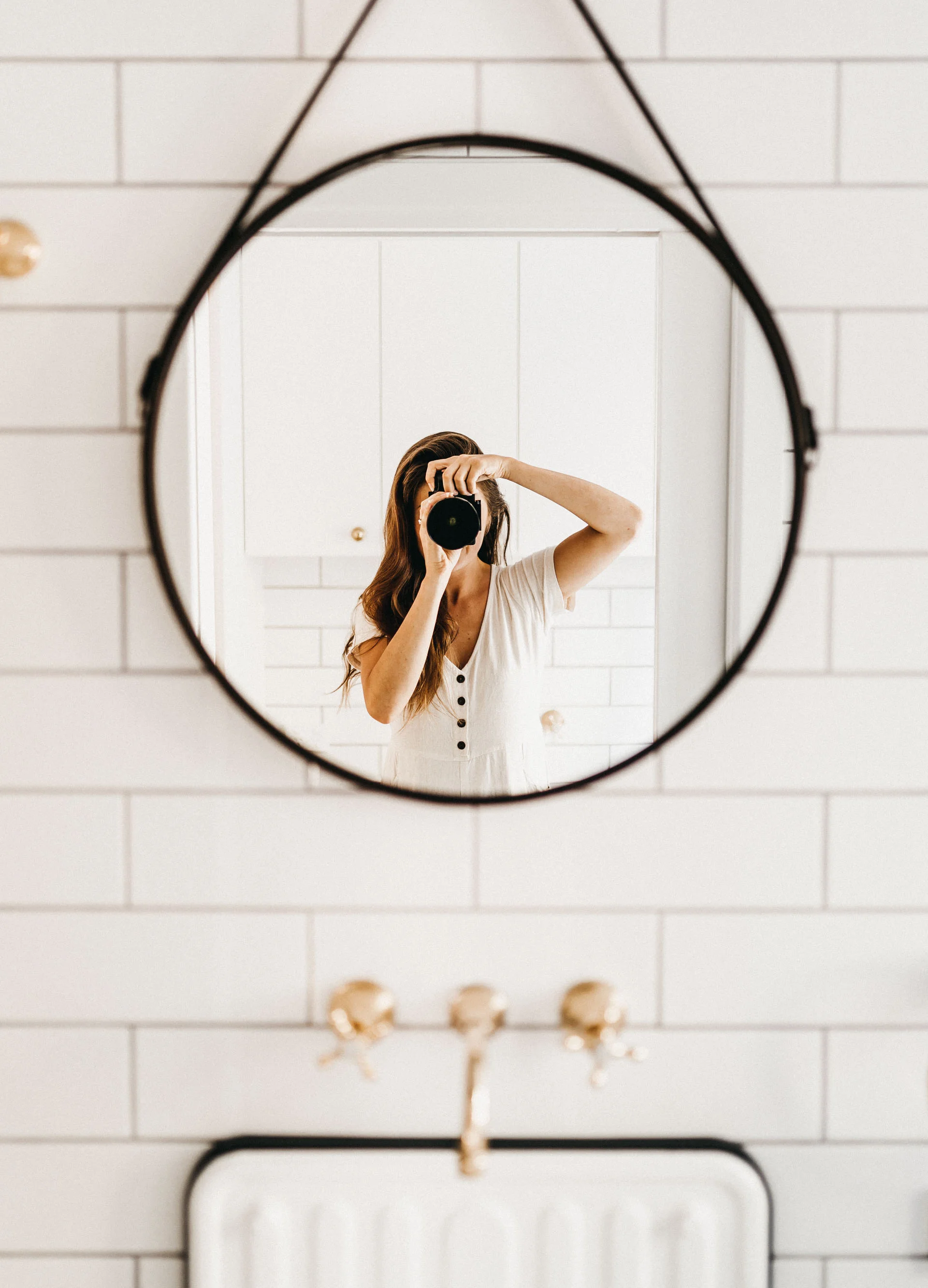 keira-mason-grounds-of-cabarita-bathroom.jpg