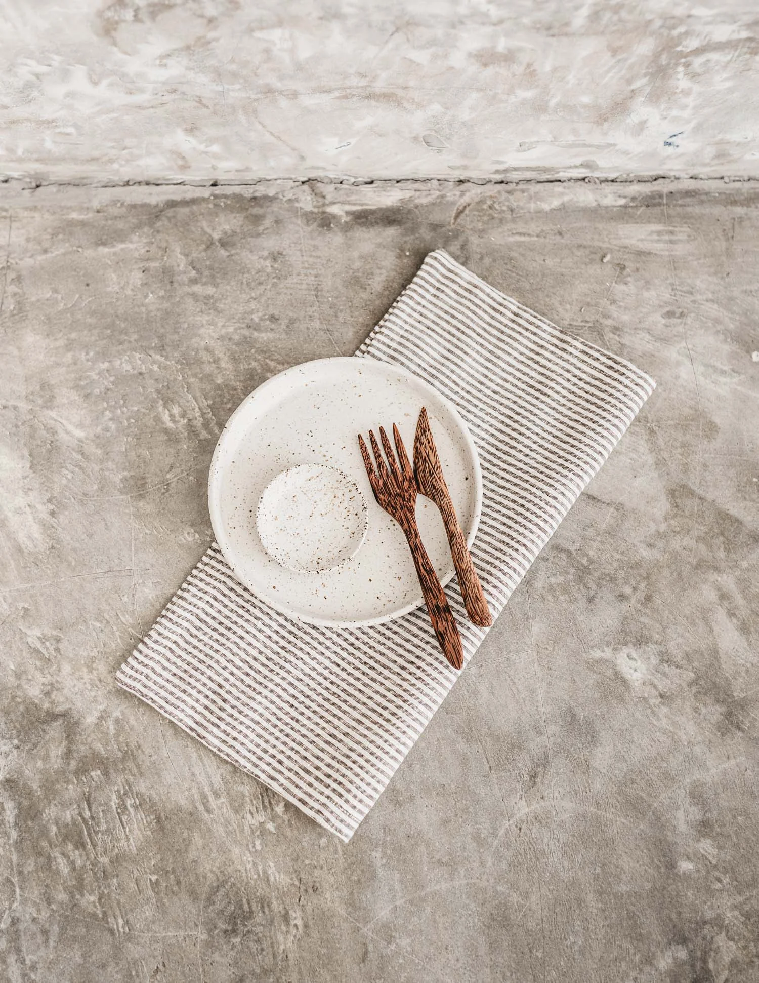 keira-mason-nowhere-and-everywhere-linen-napkin-stripe-white.jpg