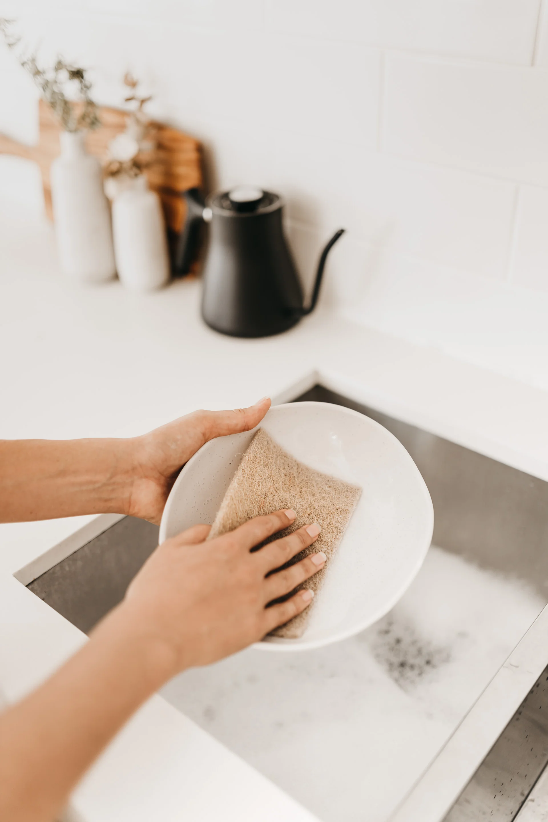 keira-mason-seed-and-sprout-kitchen-cleaning-plastic-free.jpg