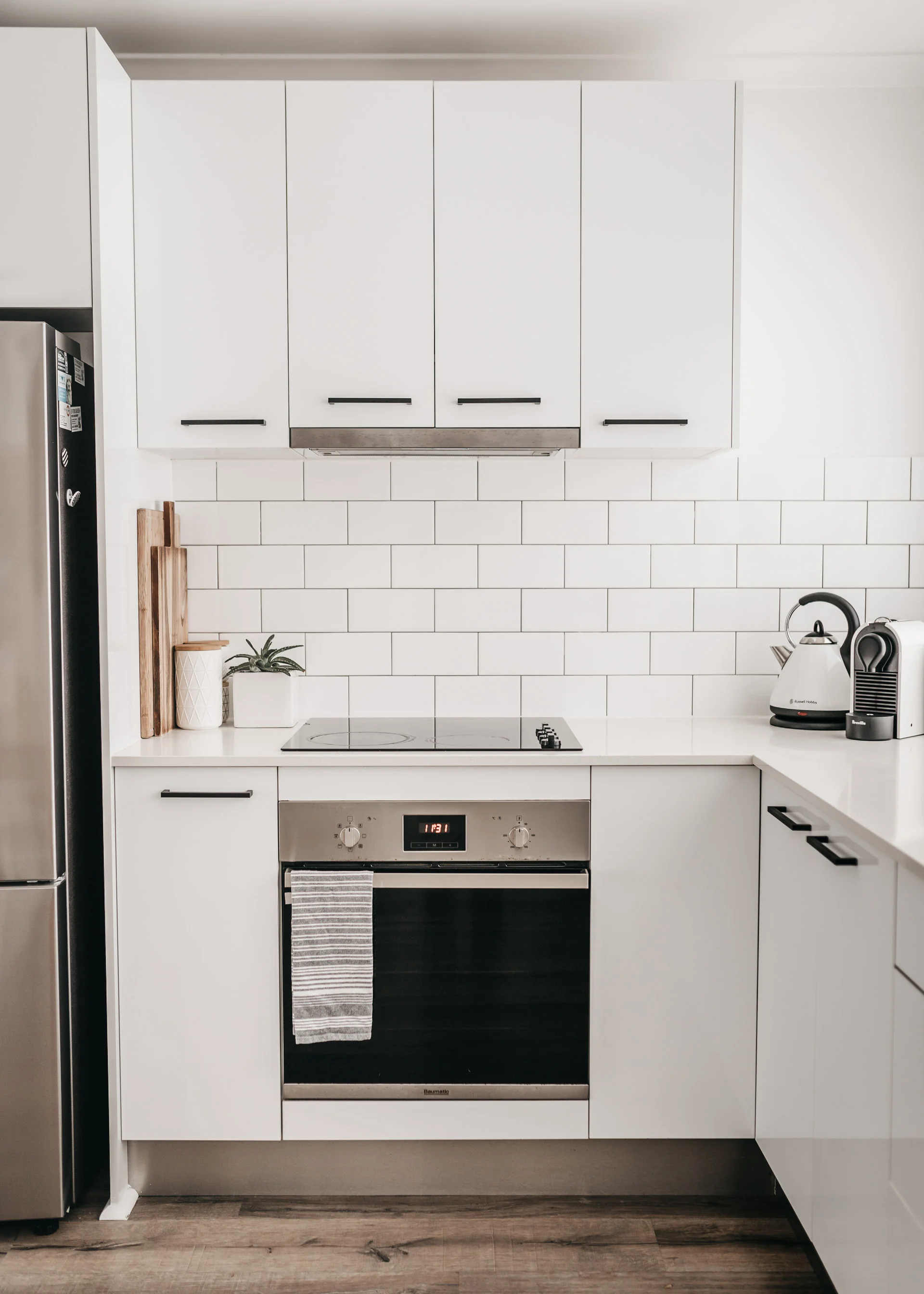 keira-mason-caba-cottage-minimal-kitchen.jpg