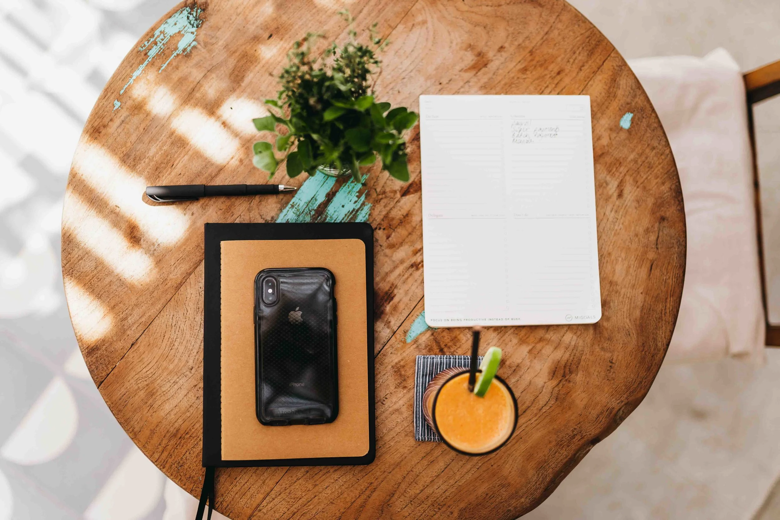 keira-mason-zest-bookkeeping-solutions-notebook-flatlay.jpg