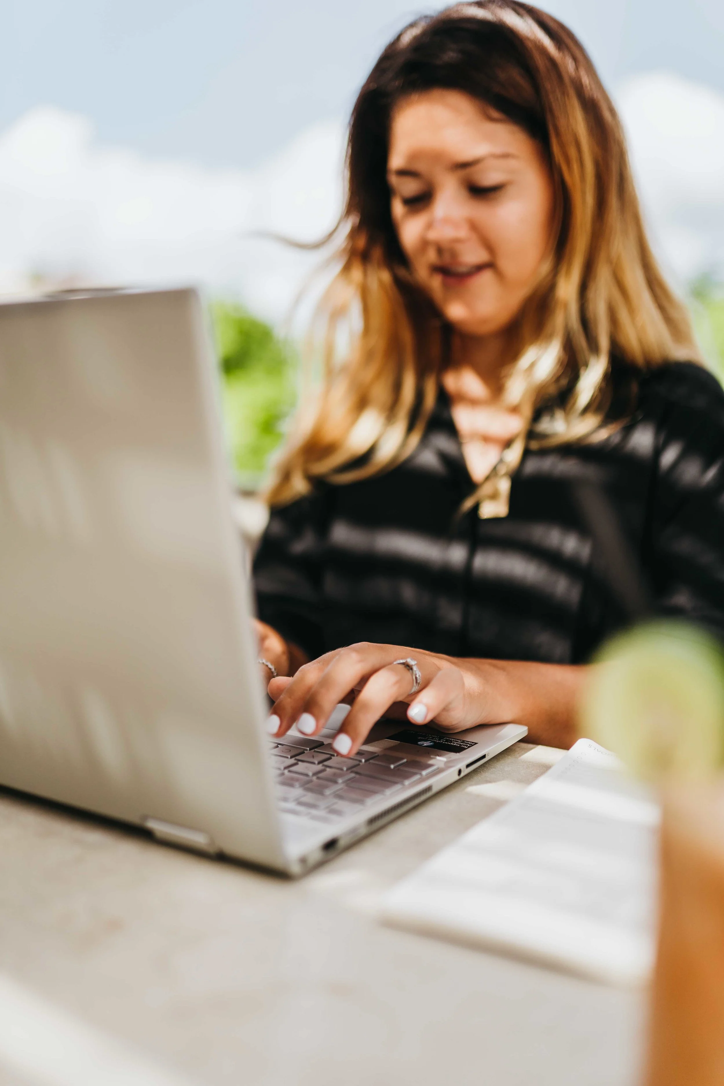 keira-mason-zest-bookkeeping-solutions-typing.jpg