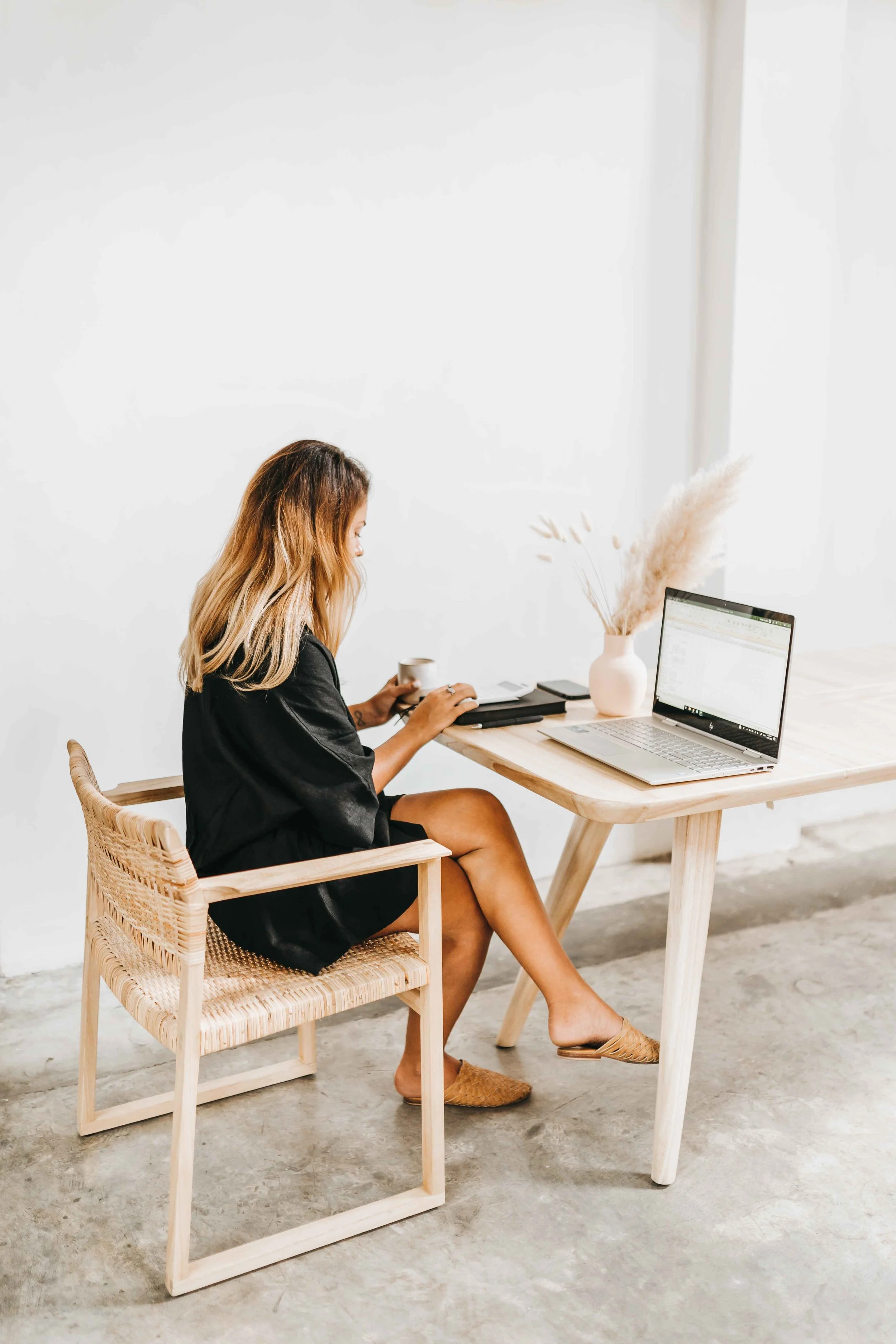 keira-mason-zest-bookkeeping-solutions-minimal-workspace-desk.jpg