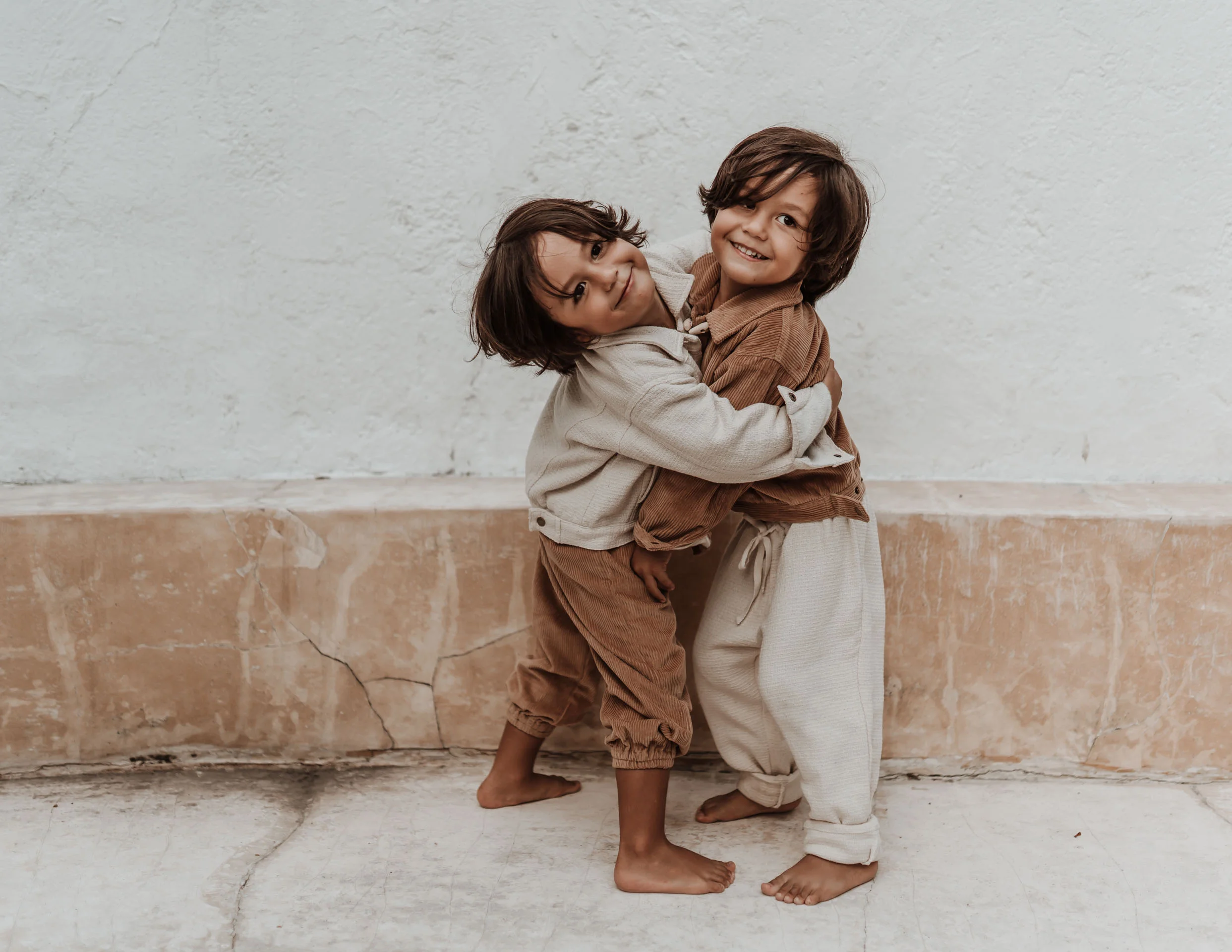 keira-mason-illoura-the-label-brothers-hugging.jpg