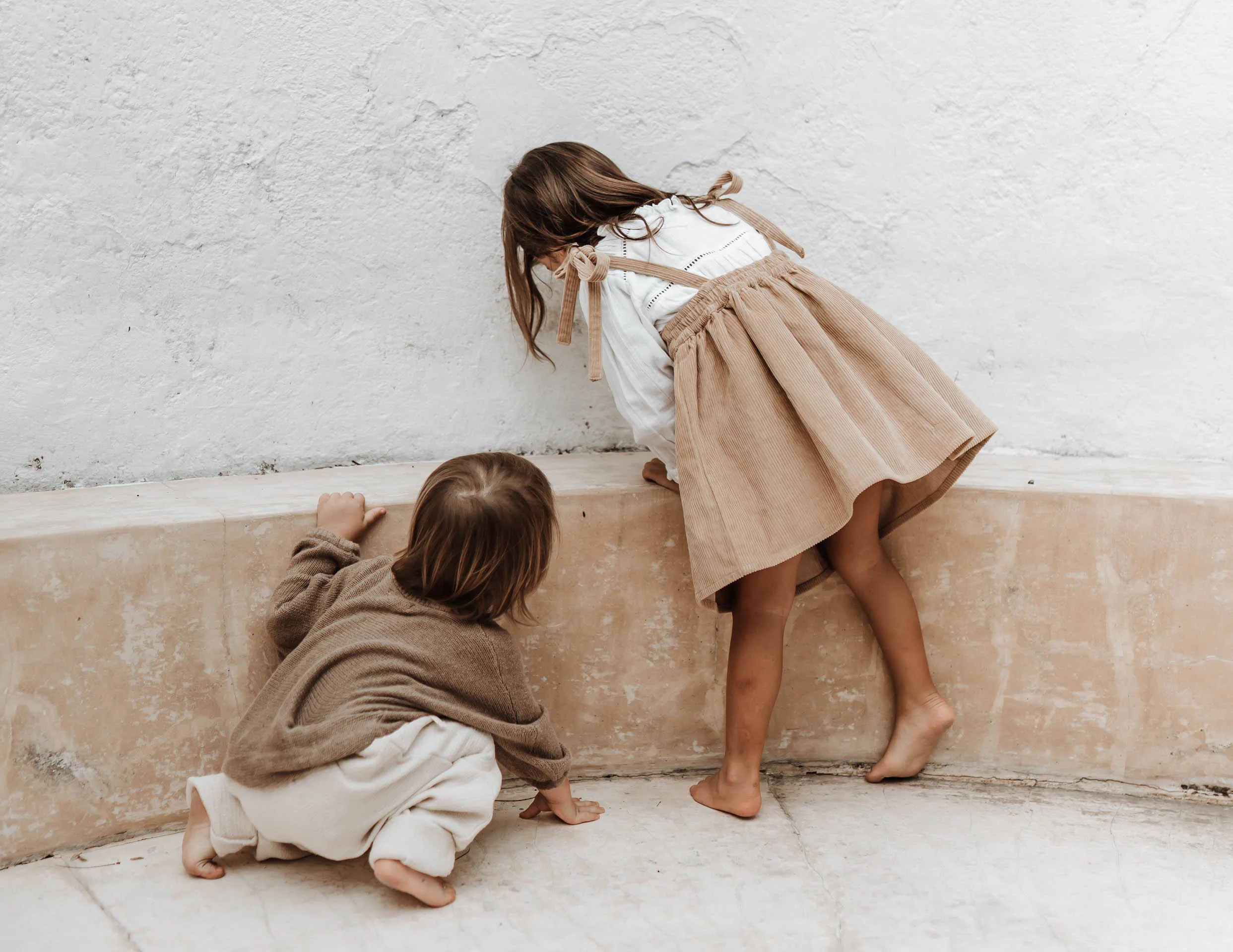 keira-mason-illoura-the-label-brother-and-sister-playing.jpg