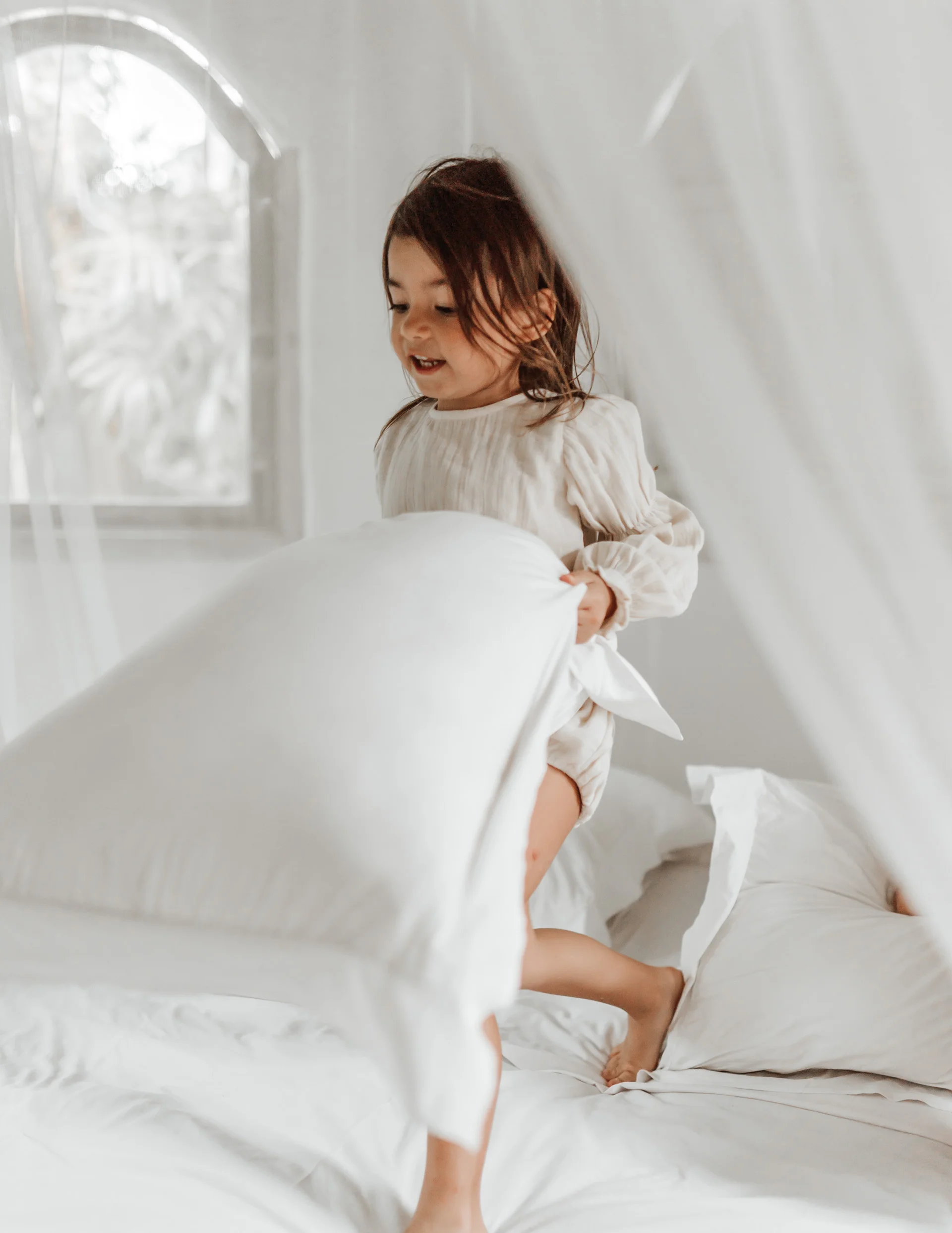 keira-mason-illoura-the-label-pillow-fight.jpg