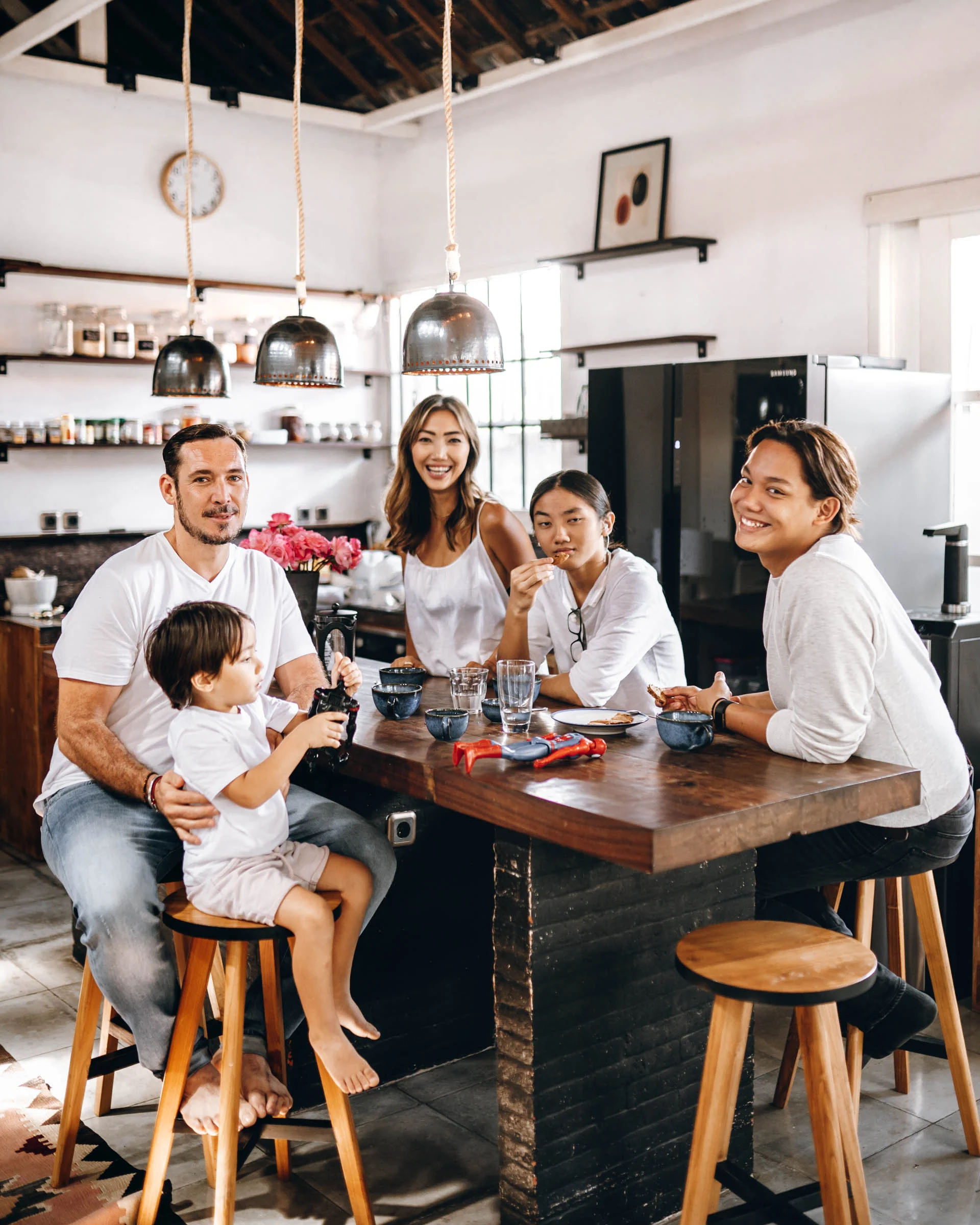 keira-mason-fourcard-family-shoot-kitchen-together.jpg