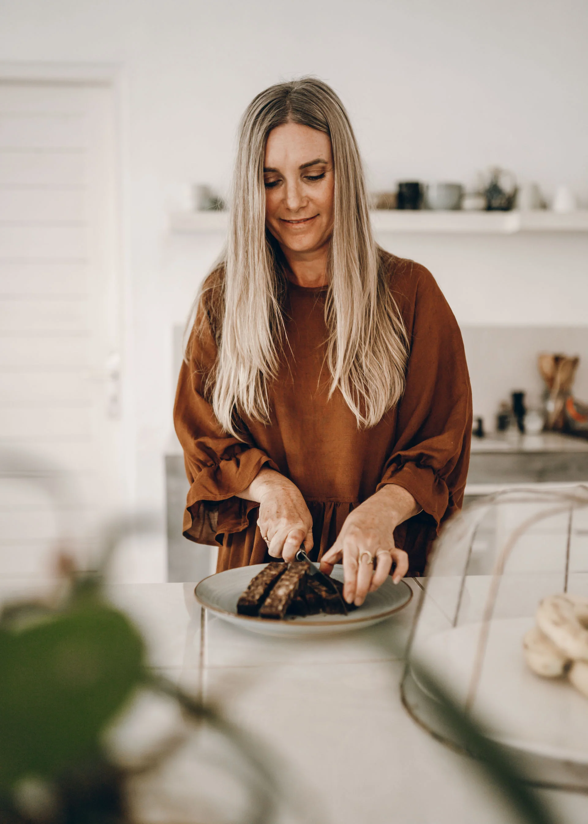 keira-mason-bird-and-kite-cutting-cake.jpg