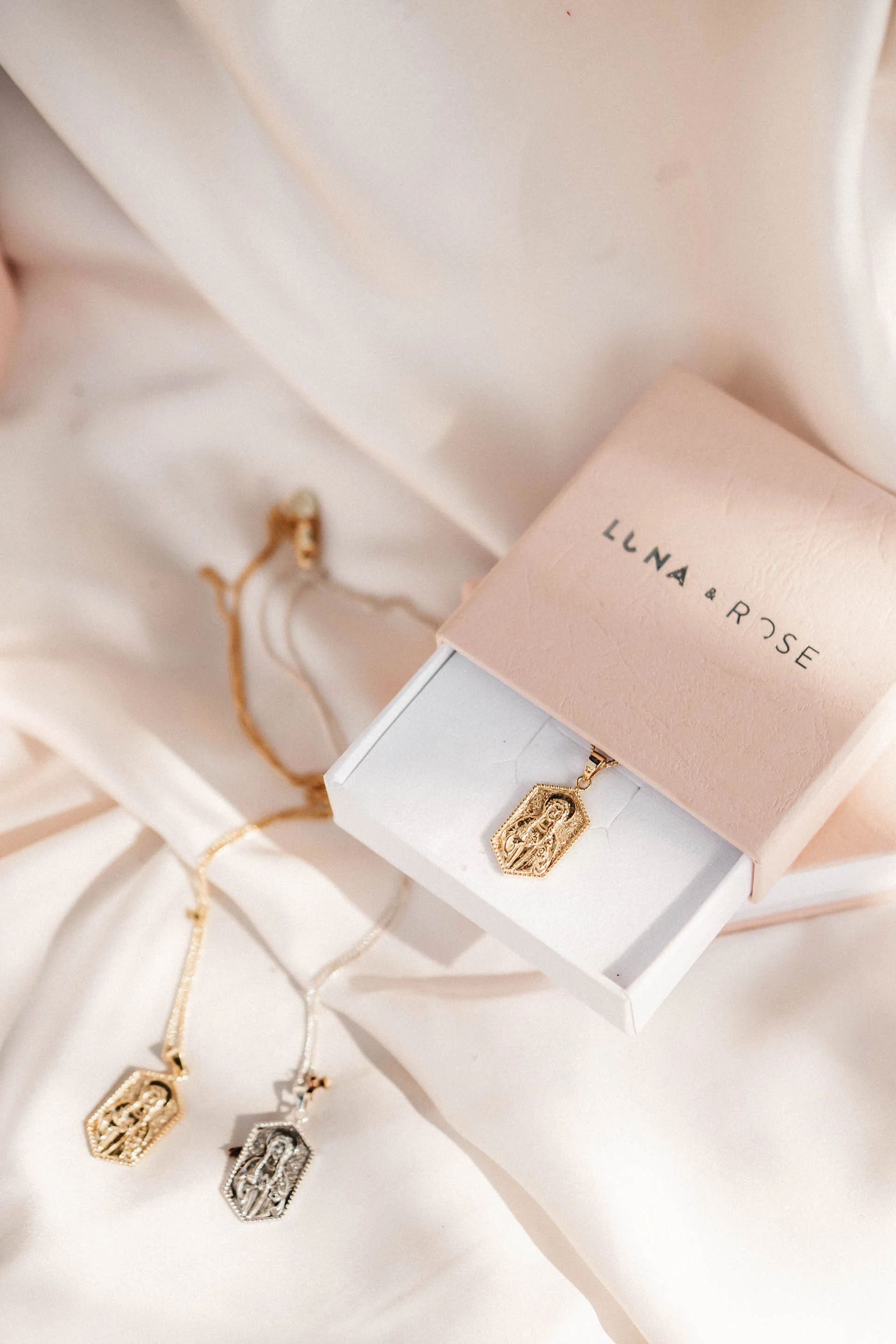 keira-mason-la-luna-rose-jewellery-necklace.jpg