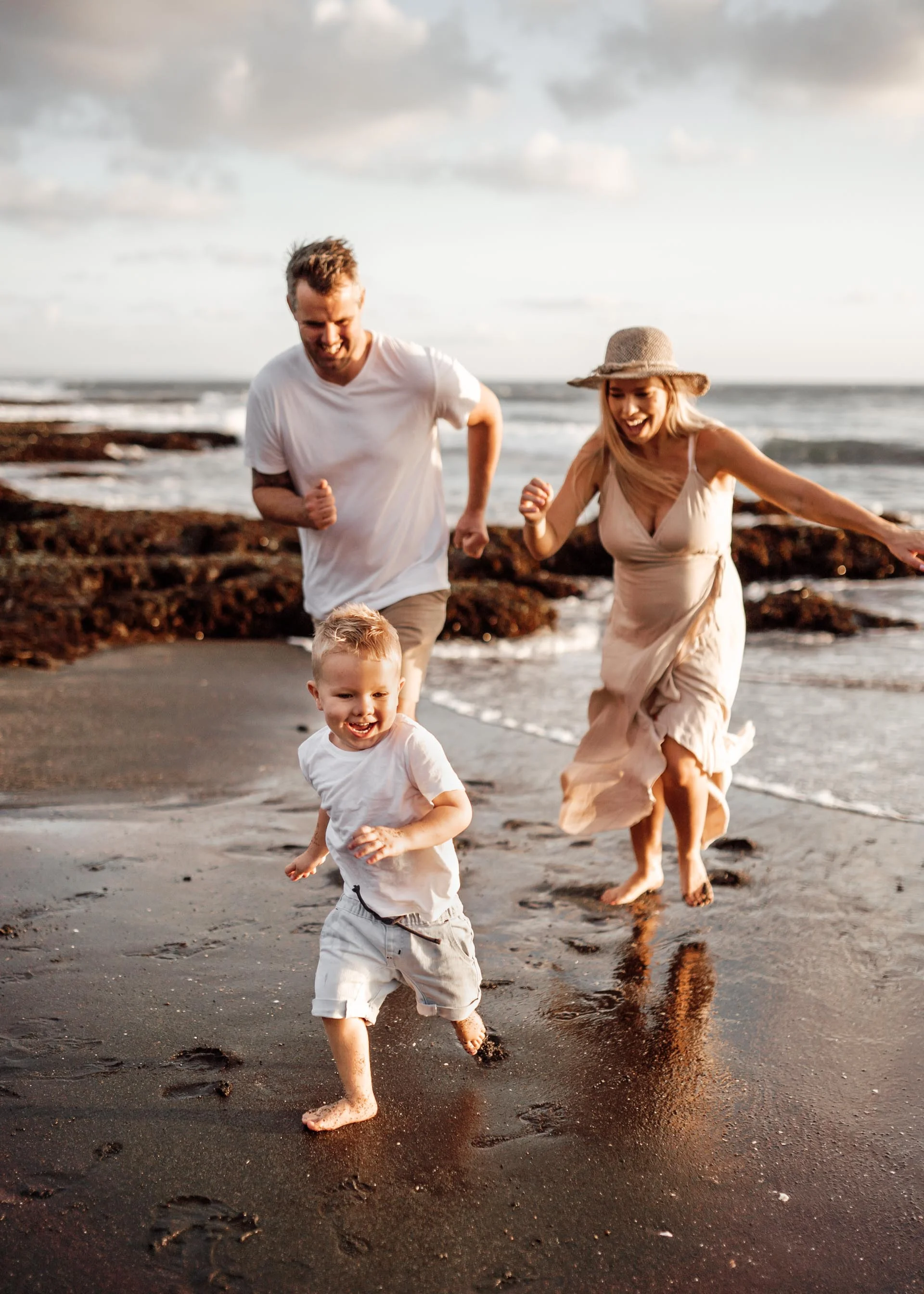 keira-mason-family-shoot-playing.jpg