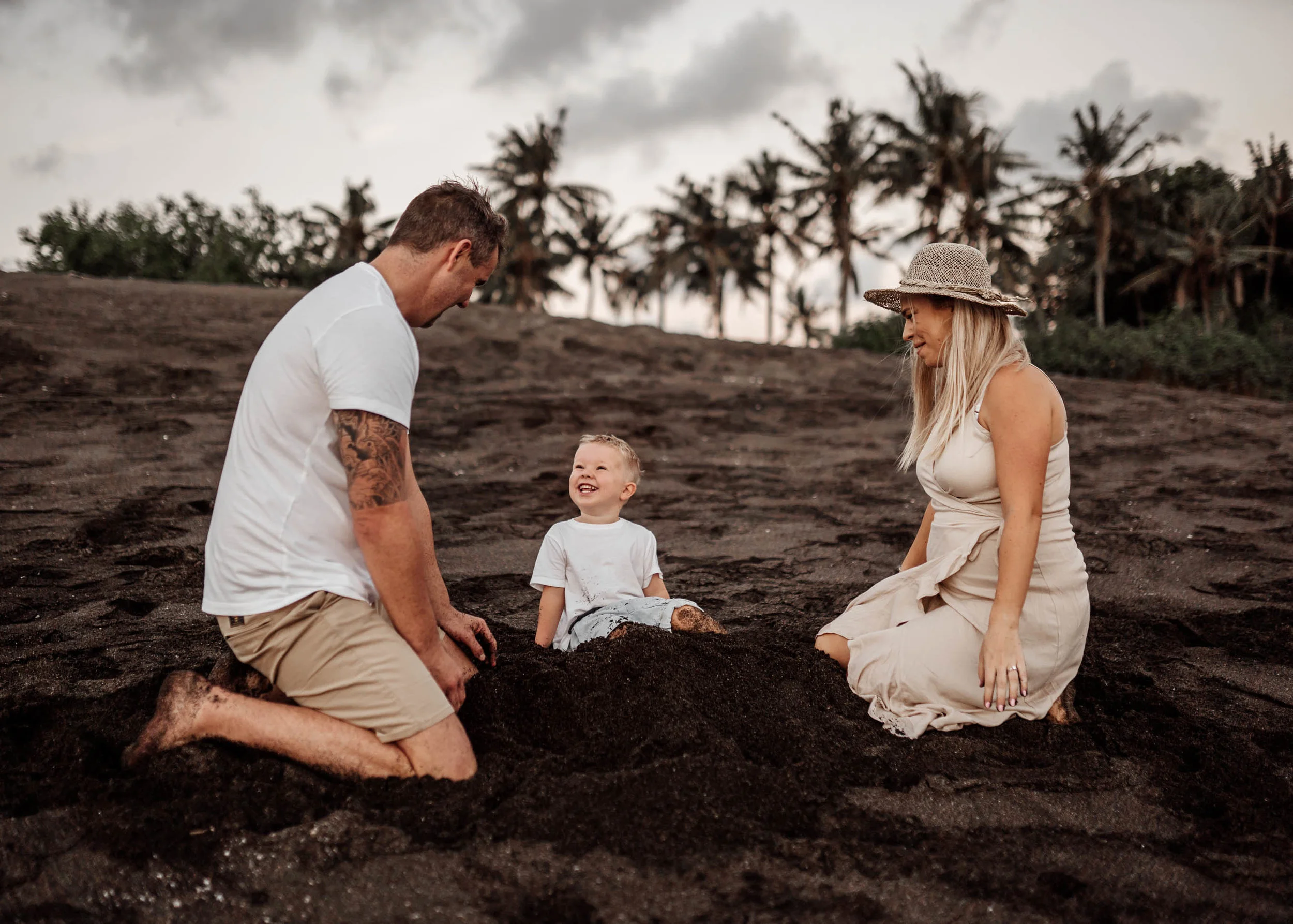 keira-mason-family-shoot-building-sand-castle.jpg