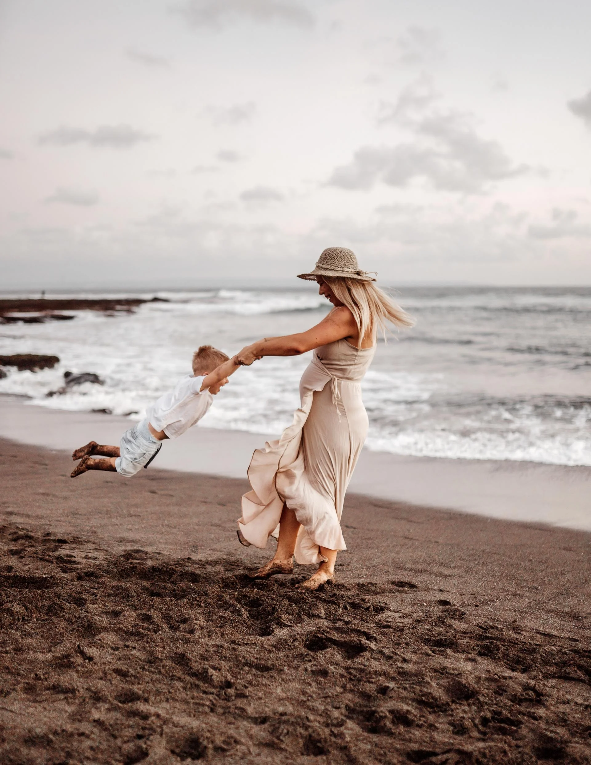 keira-mason-family-shoot-mother-playing-with-son.jpg