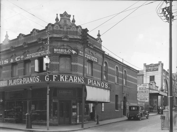 Intersection of King and Hay looking north up King Street, 1927. Courtesy of the State Library of Western Australia (014467PD)