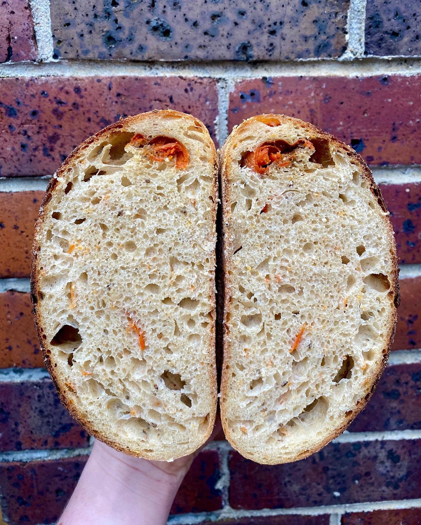 Our special loaf today is roast carrot and caraway! 
⠀⠀⠀⠀⠀⠀⠀⠀⠀
⠀⠀⠀⠀⠀⠀⠀⠀⠀
⠀⠀⠀⠀⠀⠀⠀⠀⠀
#betterbread #bredco #bredbread #albany #sustainable #artisanbread #lovacore #sourdough #realbread #flourwatersalt #localproduce #amazingalbany #greatsouthern #pornodi