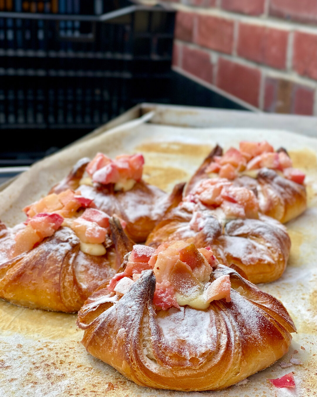 How amazing do these fruit danishes with @redgumhillorchard apples look?! A fab way to start the week with this little bit of sunshine ☀️ ​​​​​​​​
​​​​​​​​
​​​​​​​​
​​​​​​​​
​​​​​​​​
#fruitdanish #redgumhillorchard #betterbread #bredco #bredbread #al