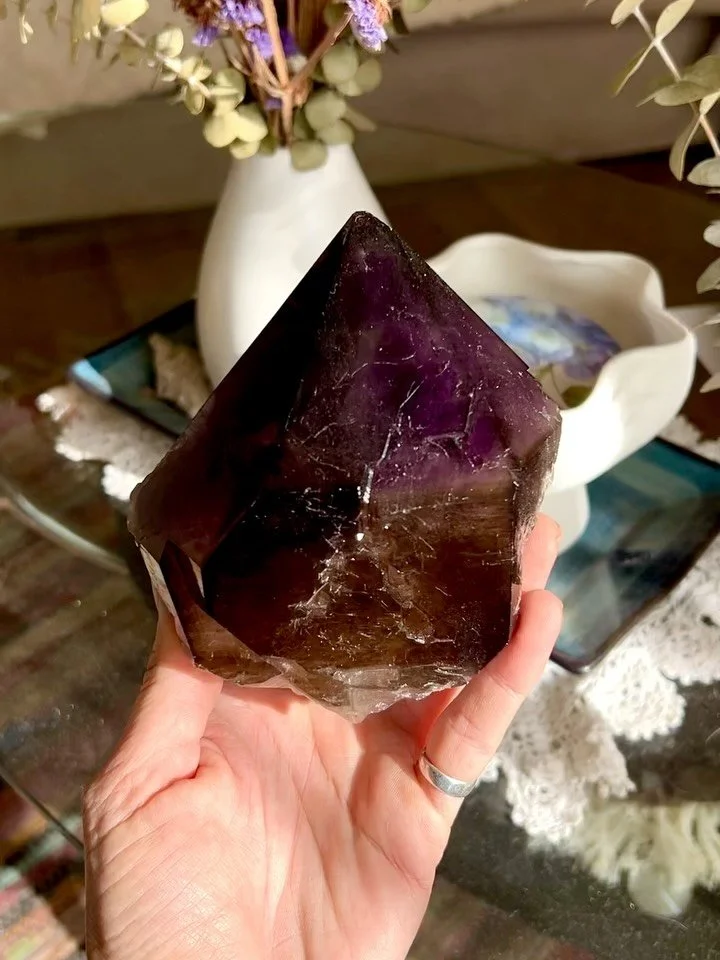 The great Australian amethyst mine is not only known world wide for its abundance of crystals but also variety. The mine produces pockets ranging from a colouration spectrum of light lavender through to intensely rich violets. In between these amethy