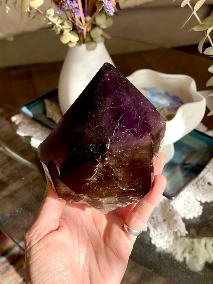 The great Australian amethyst mine is not only known world wide for its abundance of crystals but also variety. The mine produces pockets ranging from a colouration spectrum of light lavender through to intensely rich violets. In between these amethy