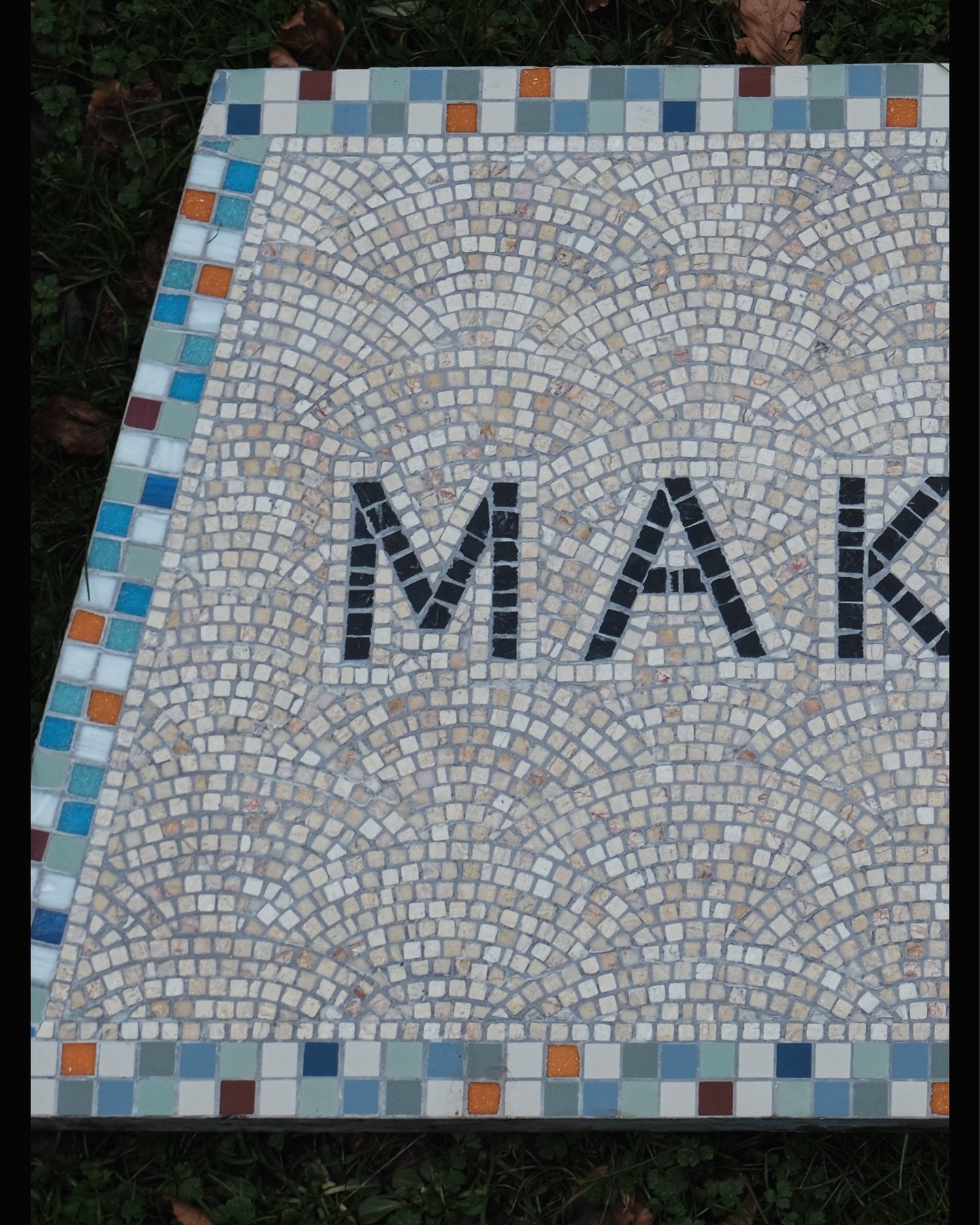 A project to design, build and install a mosaic for a new high-end chocolate shop entrance in West London. I worked closely with the Makers team to create a piece that reflects the brand&rsquo;s identity and complement the shop&rsquo;s aesthetics.
&n