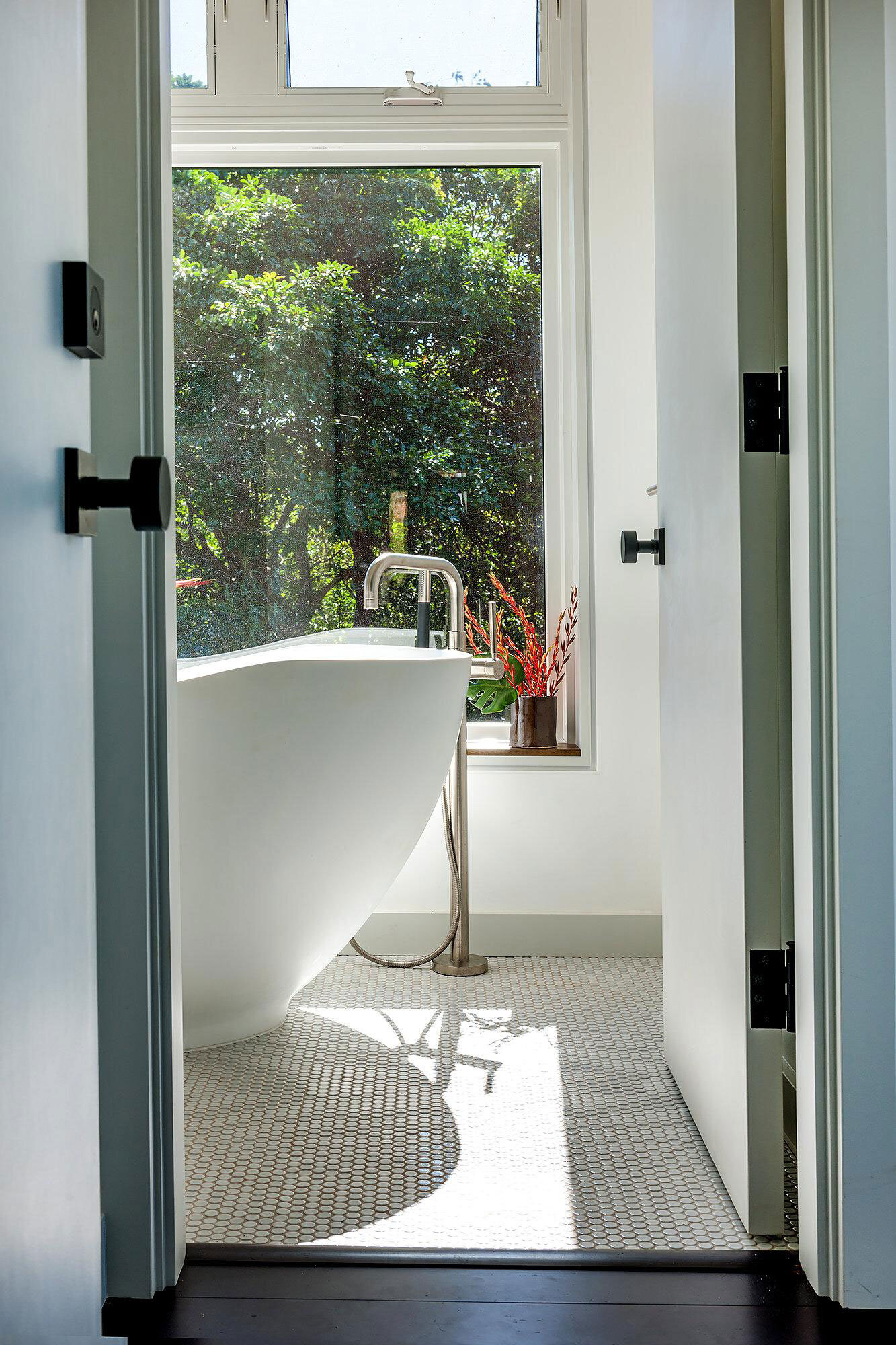 Craftr_Architecture_Maui_50_master_bathroom.jpg