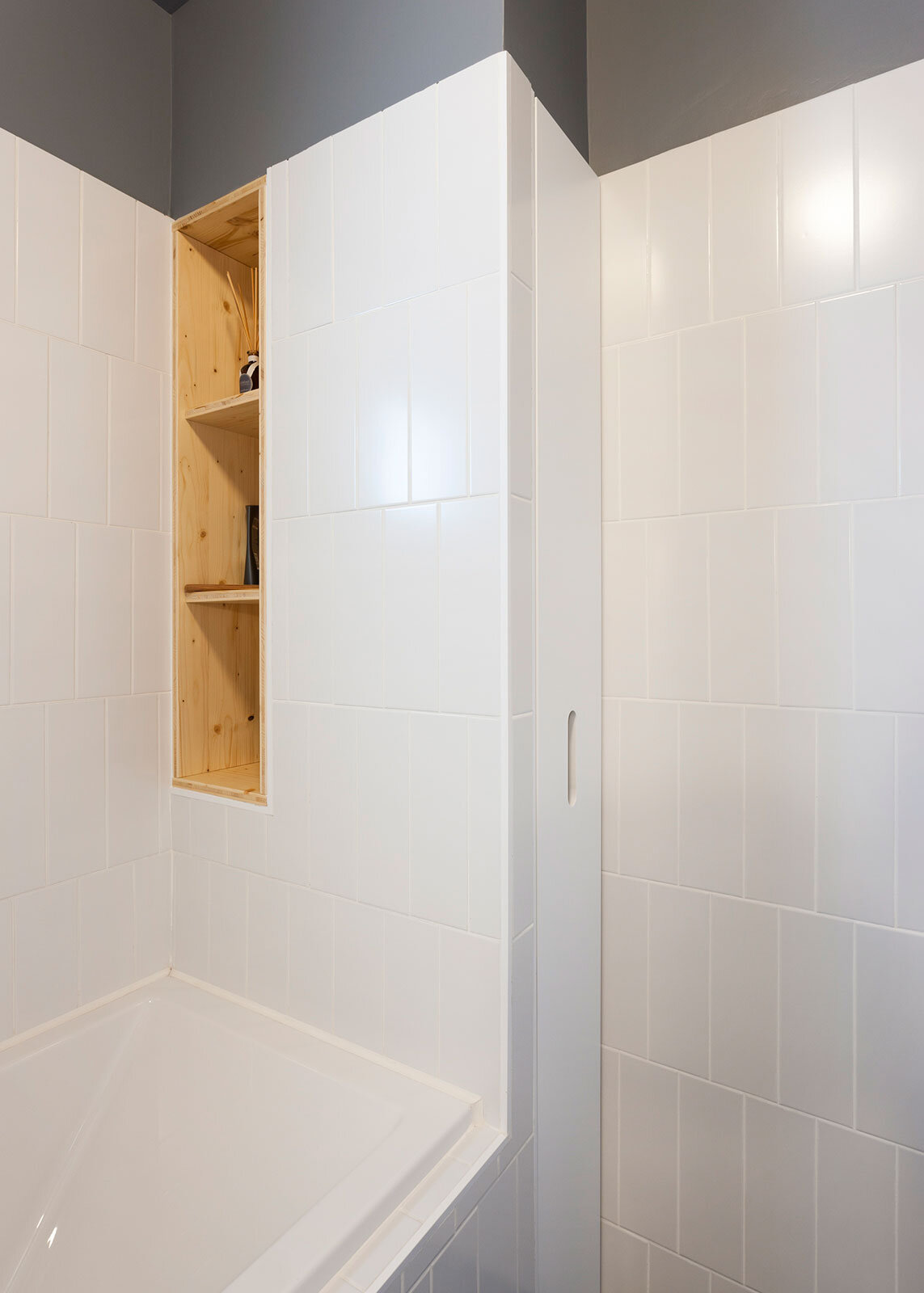 Craftr-Interior_Design-ngp_Apartment_26_master_bathroom.jpg