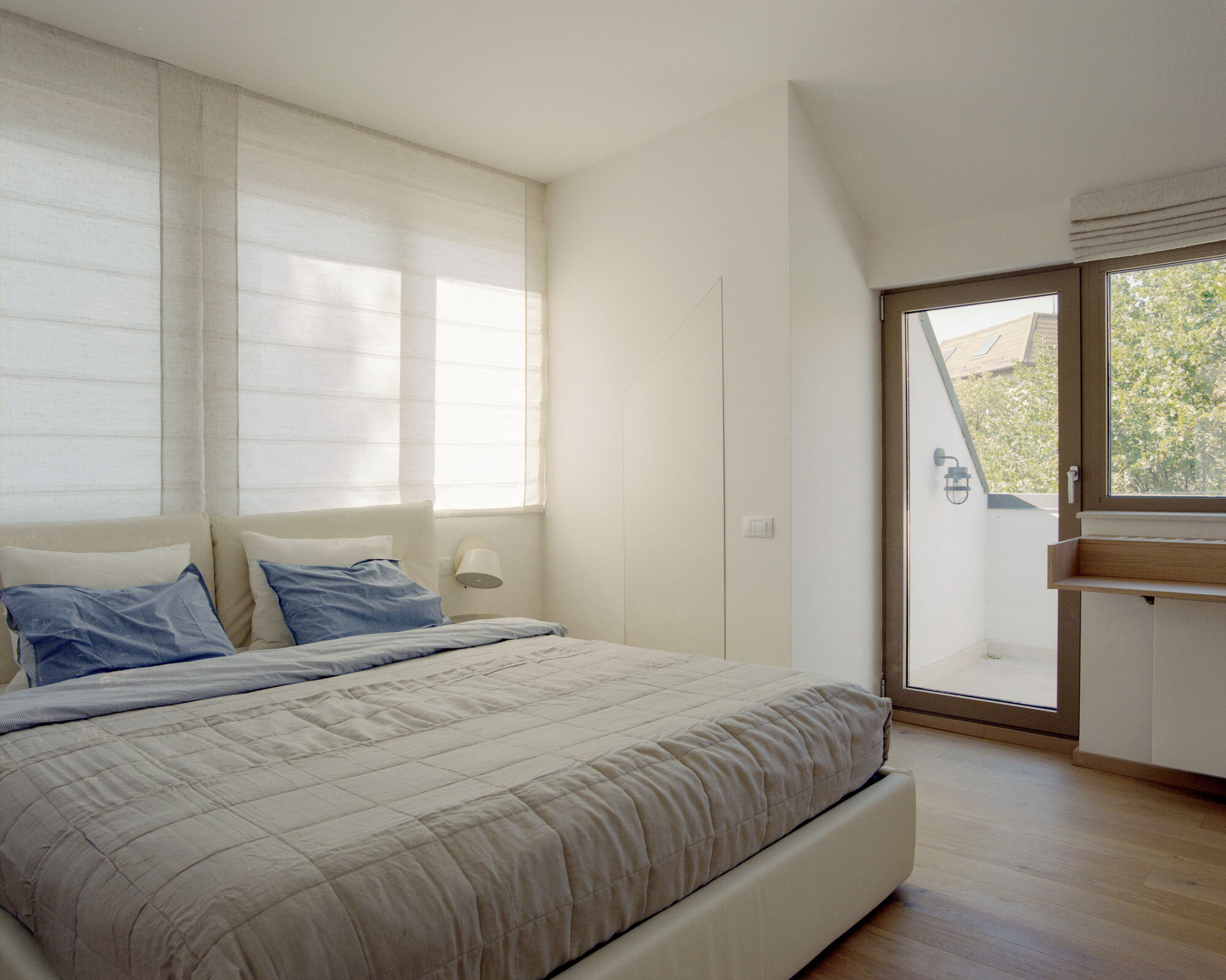 Craftr_Interior_Design_AV_Apartment_06_master_bedroom.jpg