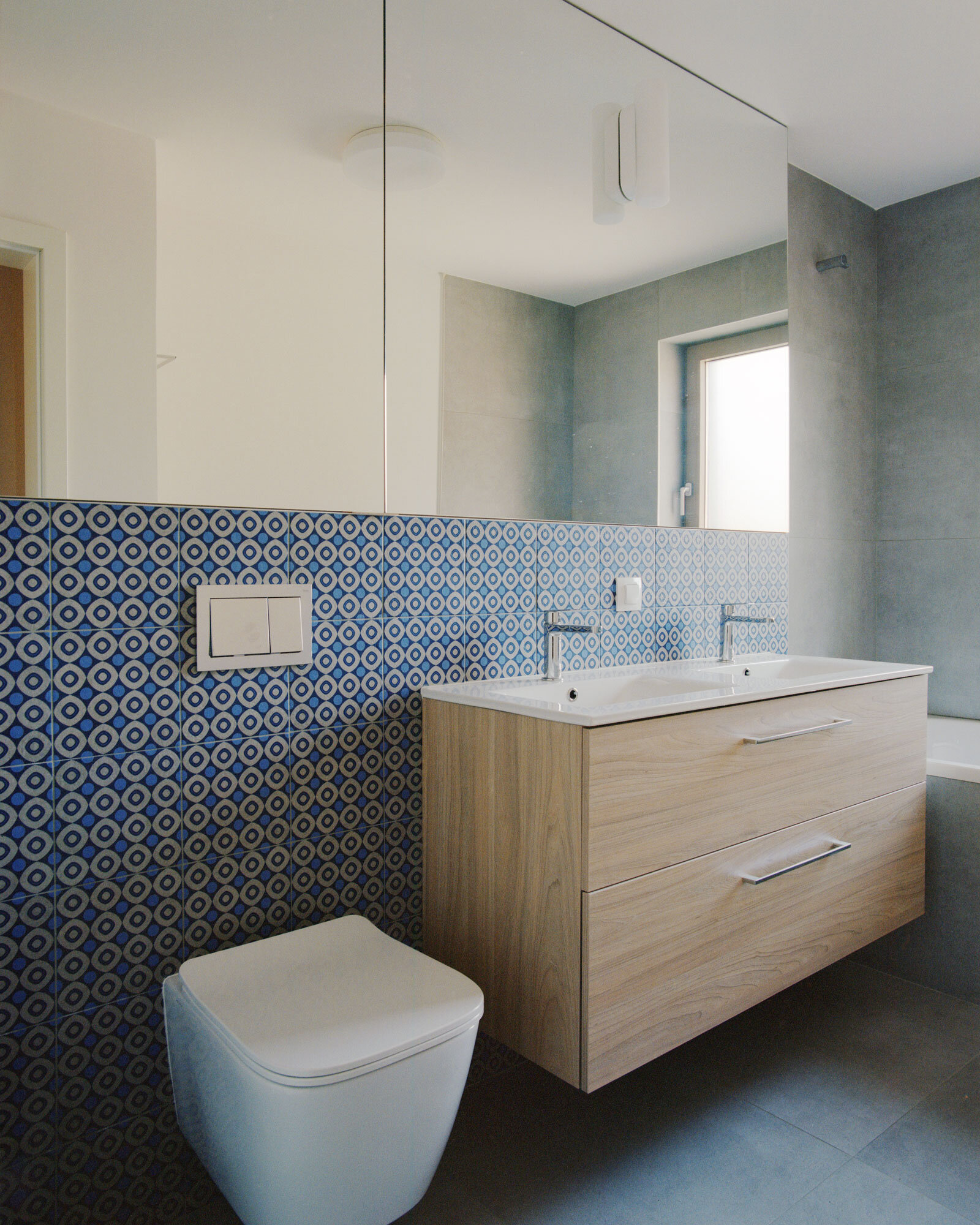 Craftr_Interior_Design_AV_Apartment_10_bathroom.jpg