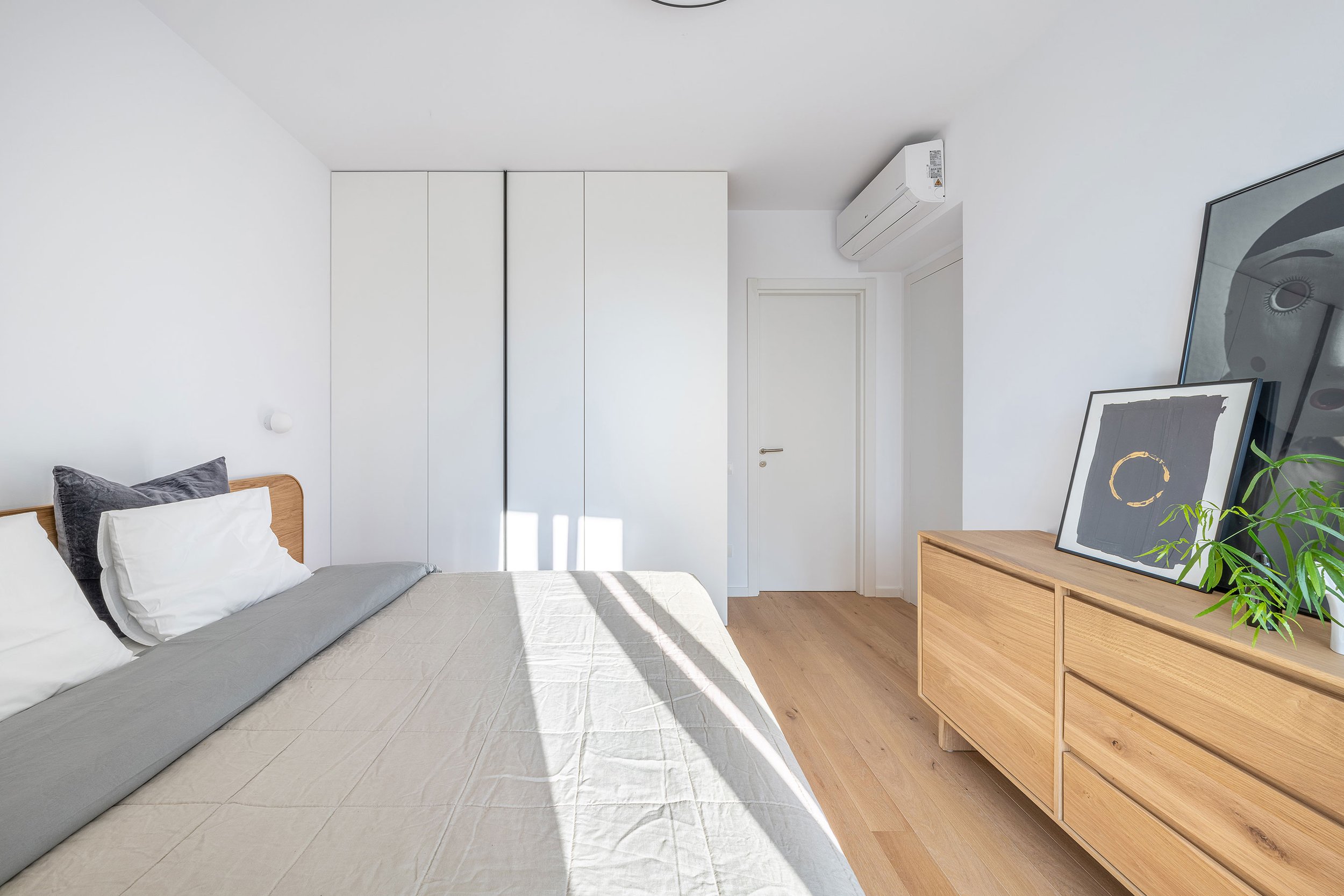 22_Craftr_Design-Interior_Apartament-SFV_dormitor-matrimonia.jpg